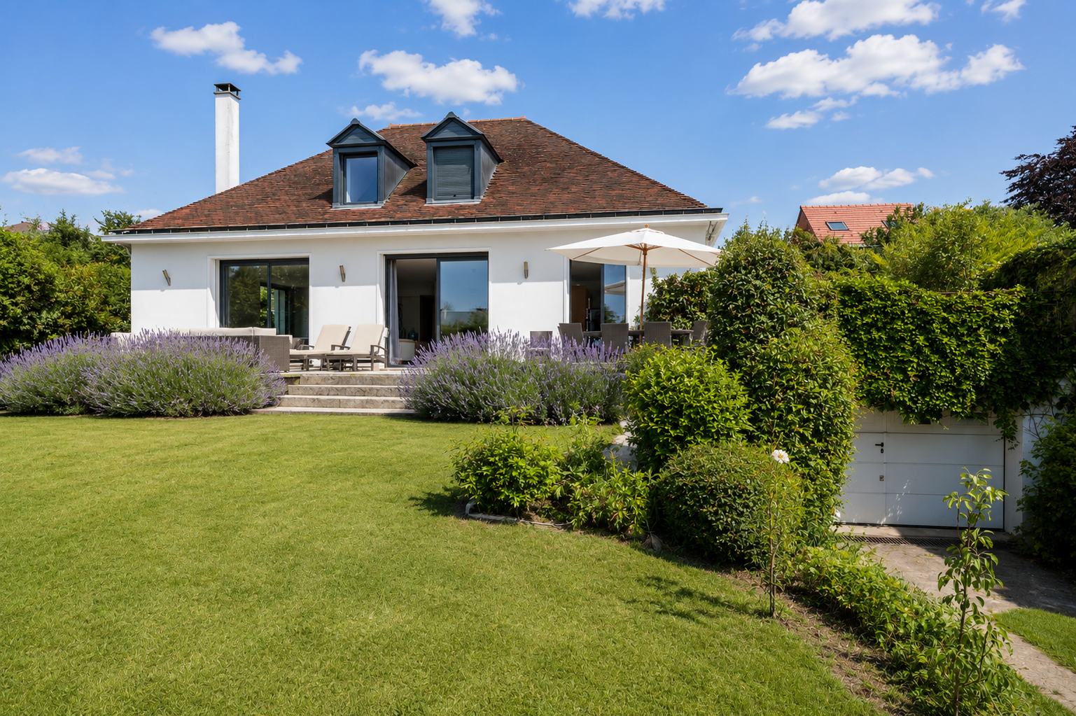 luxury house 9 Rooms for sale on ST CLOUD (92210)