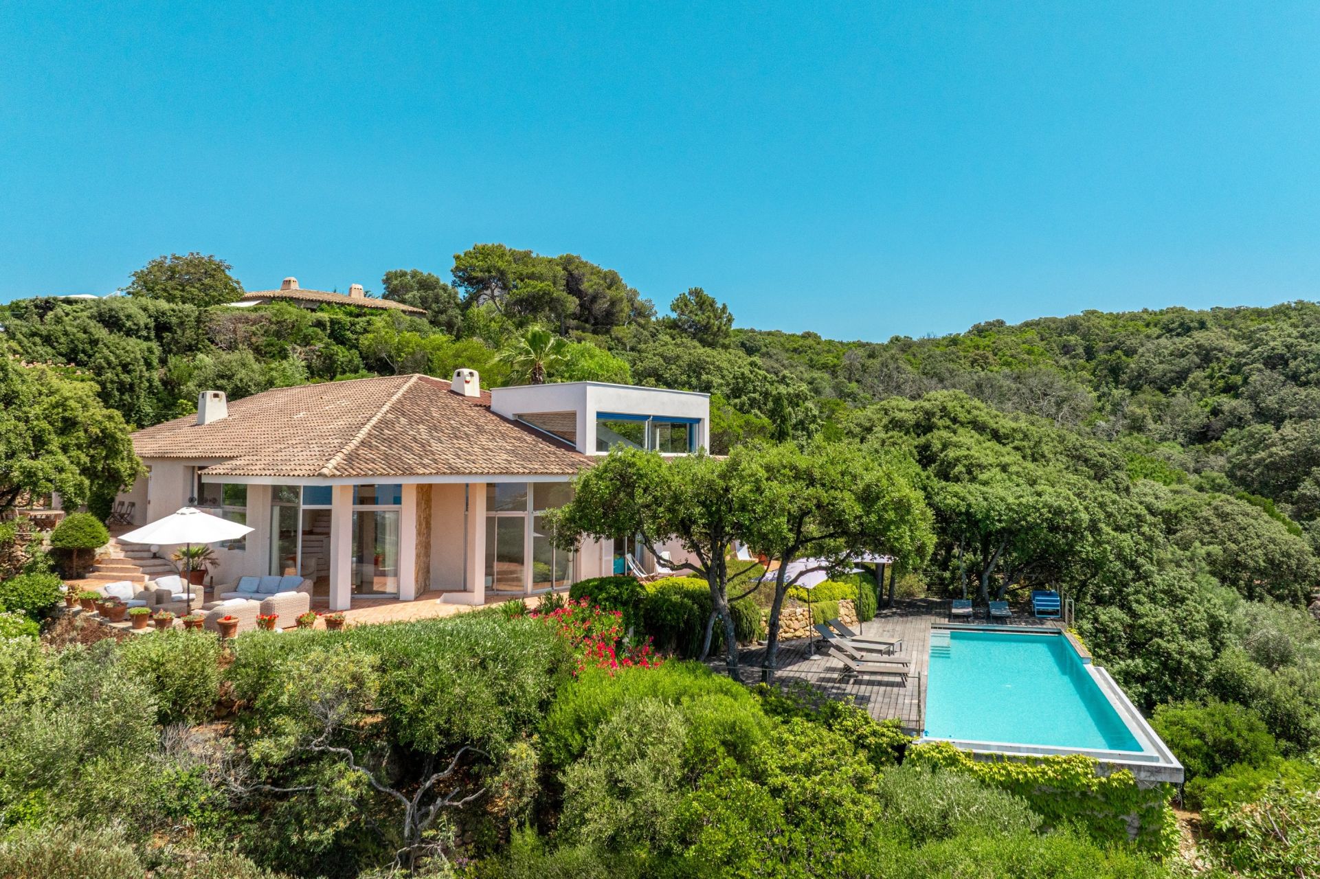 luxury villa 10 Rooms for sale on PIETROSELLA (20166)