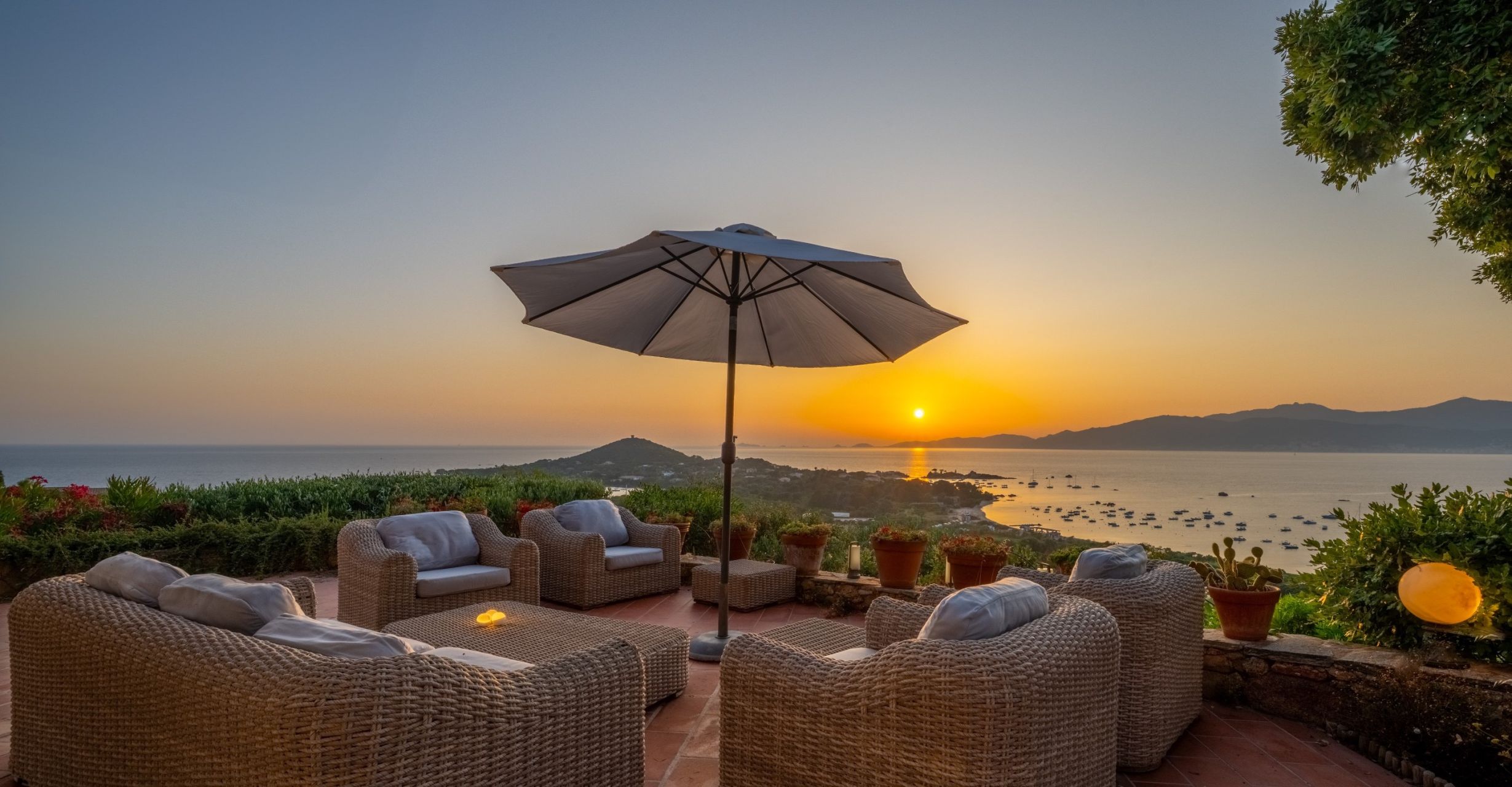 luxury villa 10 Rooms for sale on PIETROSELLA (20166)