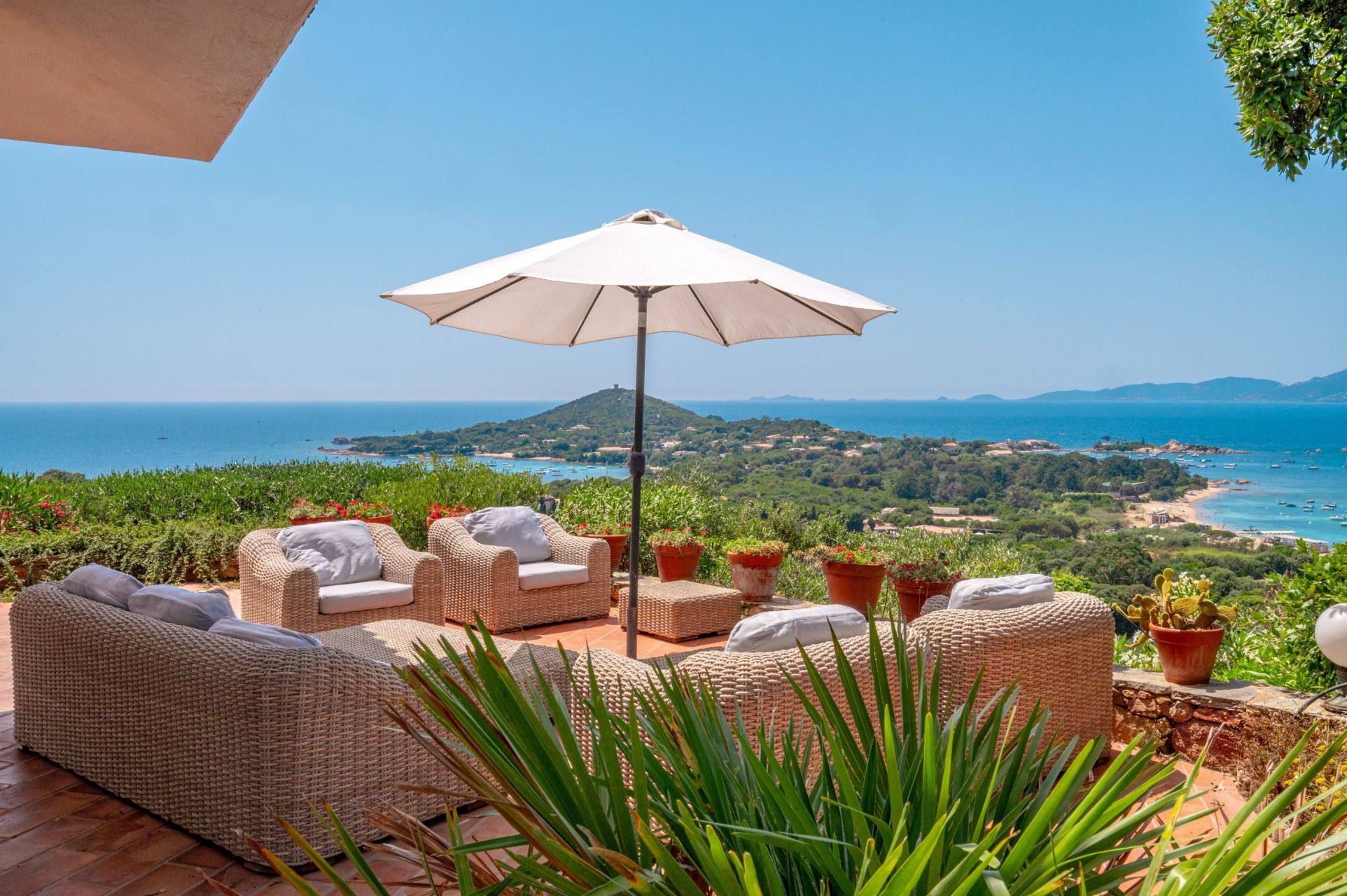 luxury villa 10 Rooms for sale on PIETROSELLA (20166)