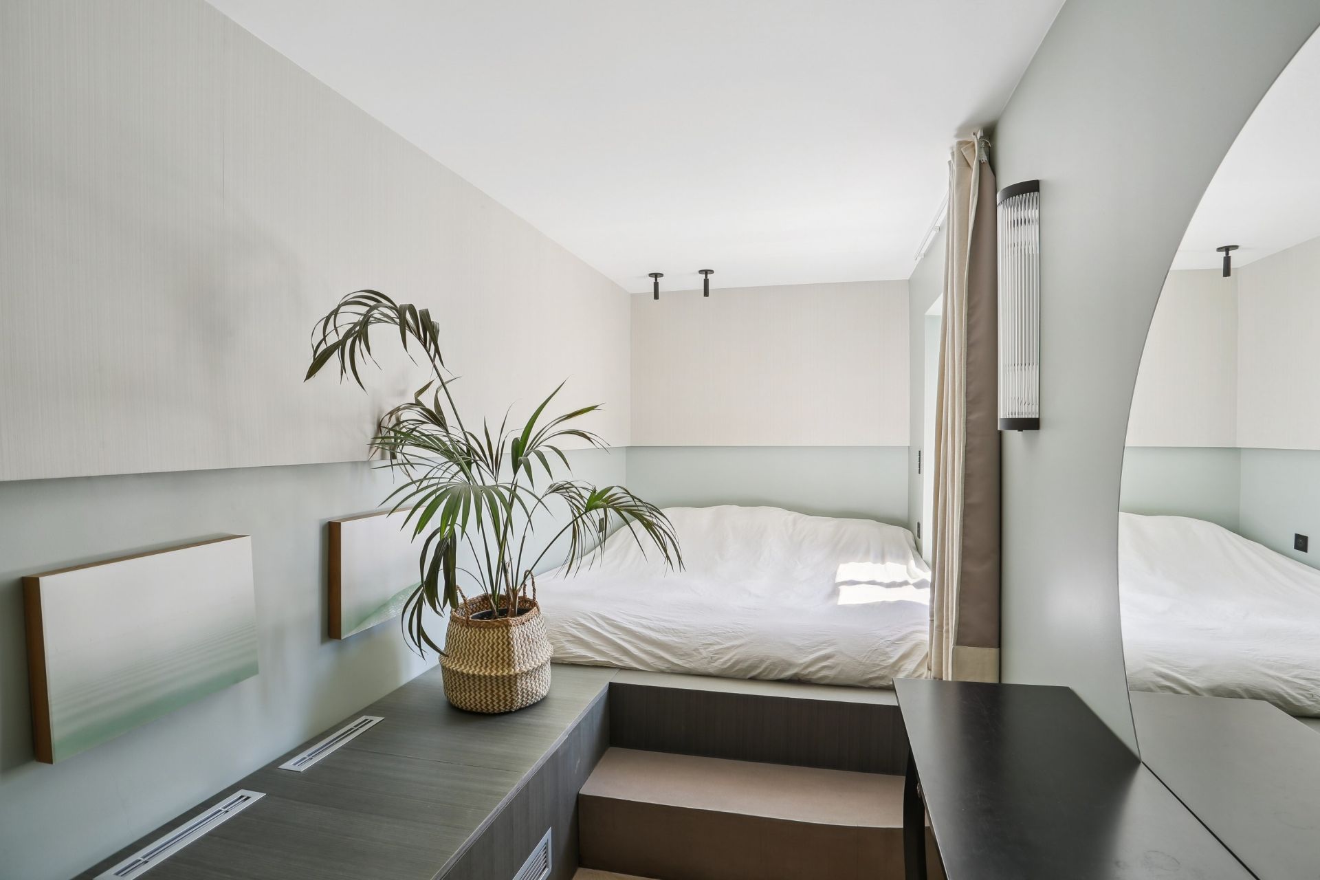 luxury apartment 2 Rooms for sale on PARIS (75001)