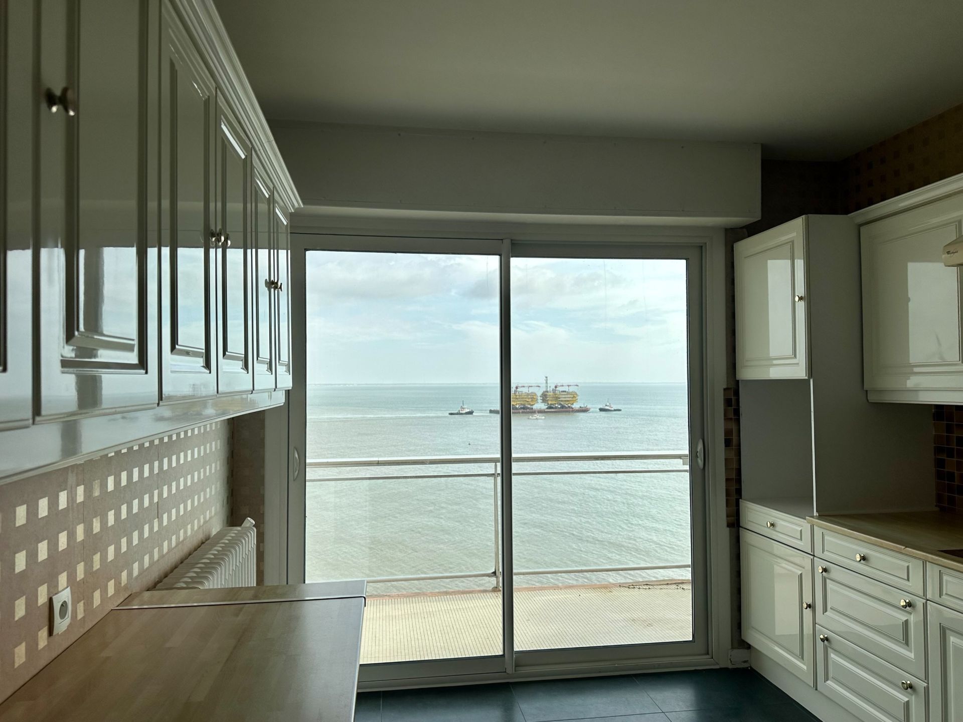 luxury apartment 4 Rooms for sale on ST NAZAIRE (44600)