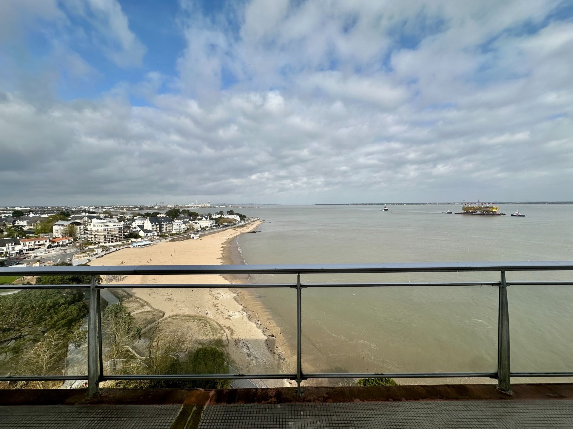 luxury apartment 4 Rooms for sale on ST NAZAIRE (44600)