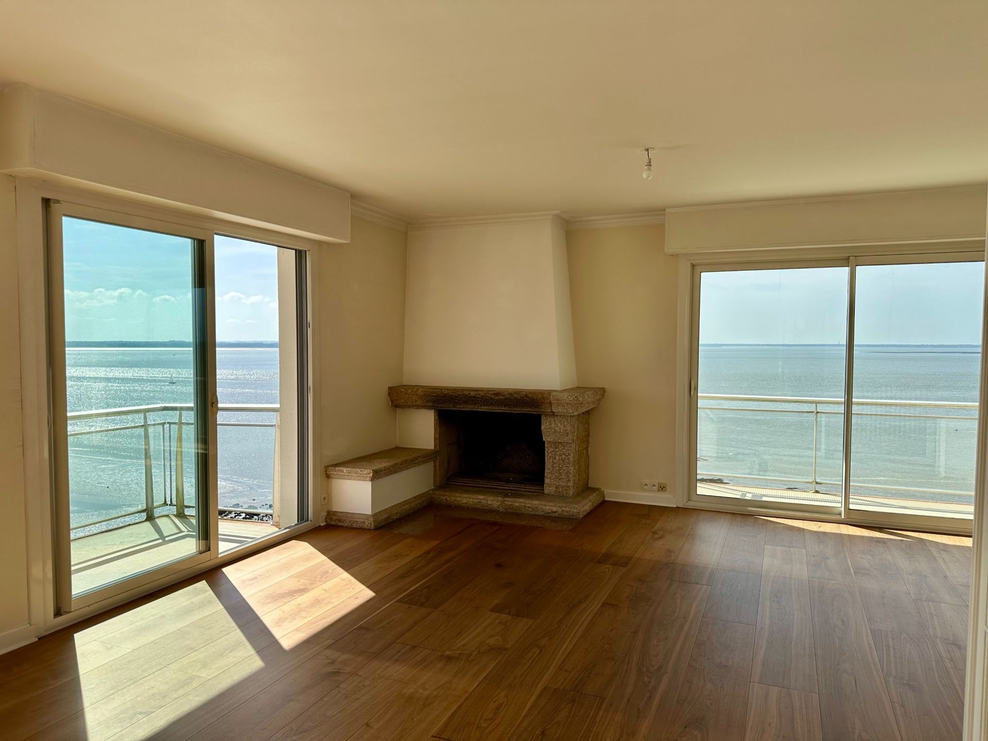 luxury apartment 4 Rooms for sale on ST NAZAIRE (44600)