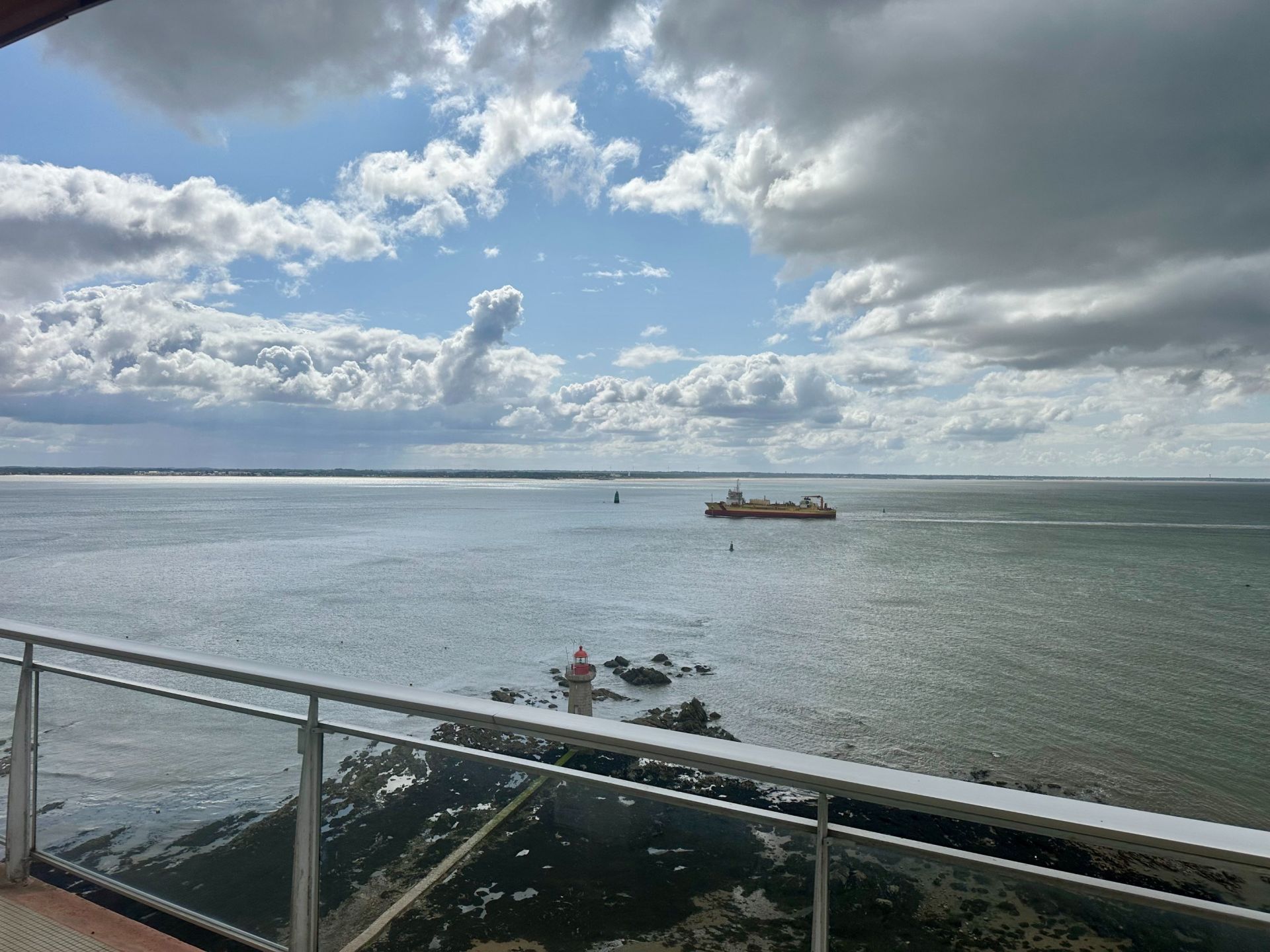 luxury apartment 4 Rooms for sale on ST NAZAIRE (44600)