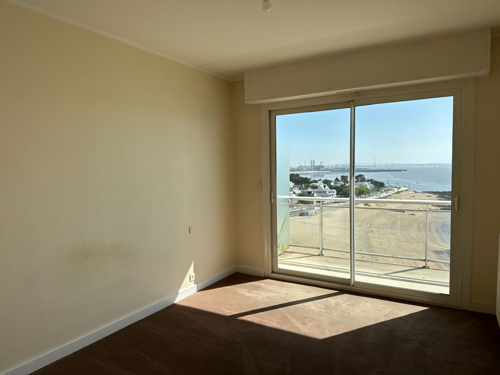 luxury apartment 4 Rooms for sale on ST NAZAIRE (44600)