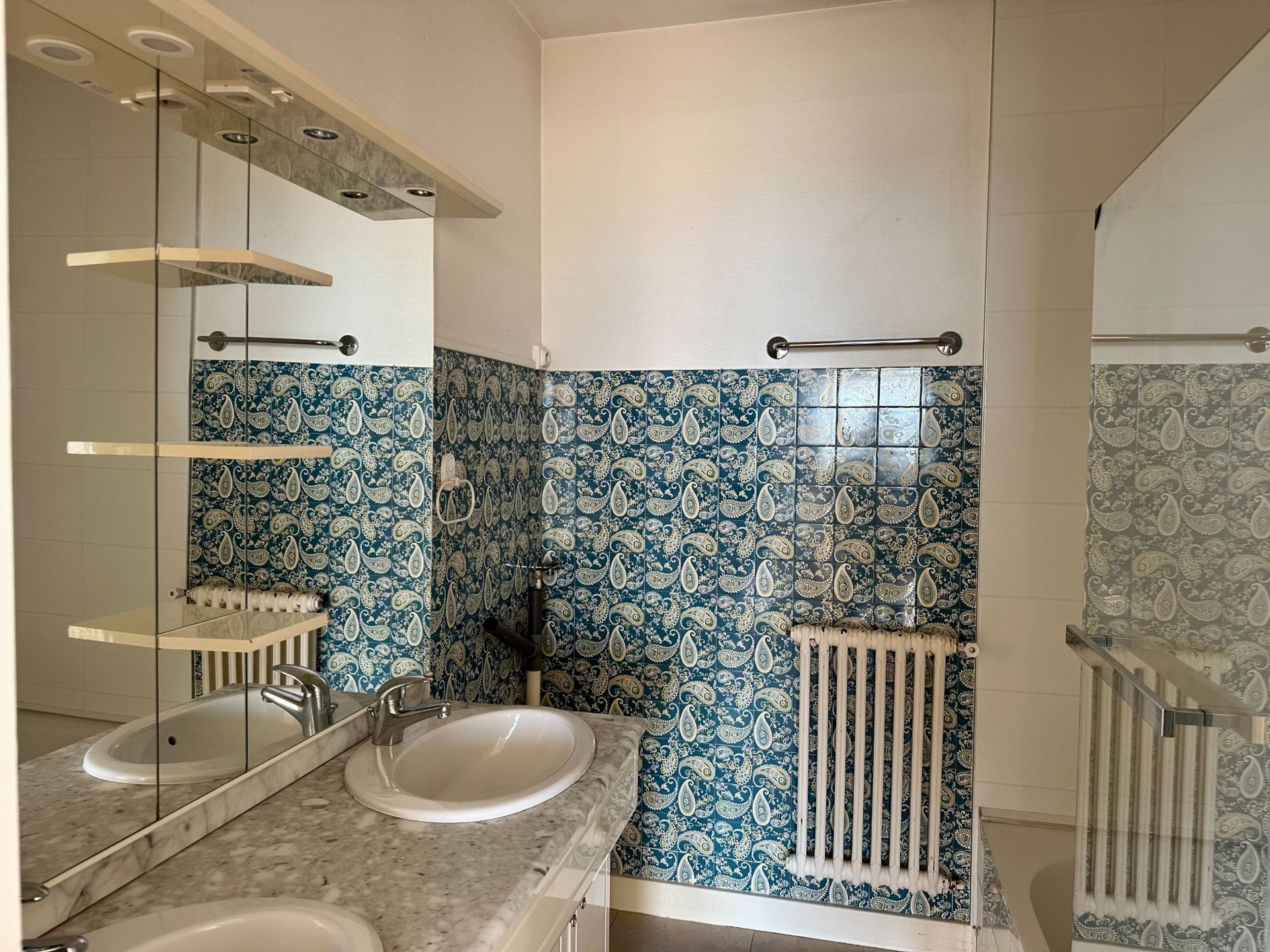 luxury apartment 4 Rooms for sale on ST NAZAIRE (44600)