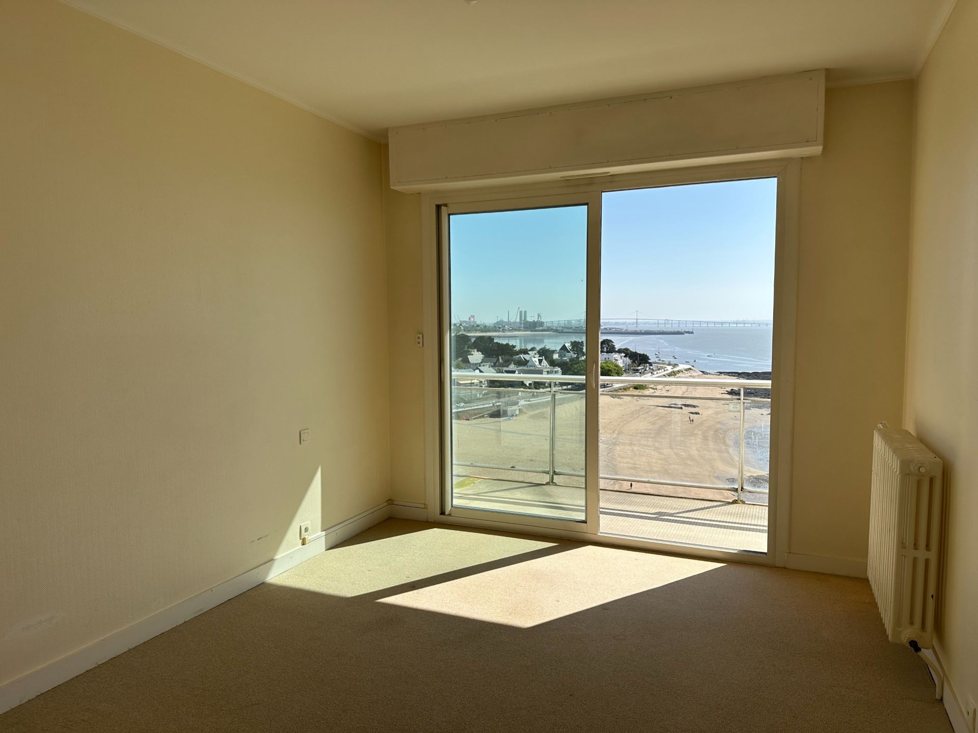 luxury apartment 4 Rooms for sale on ST NAZAIRE (44600)