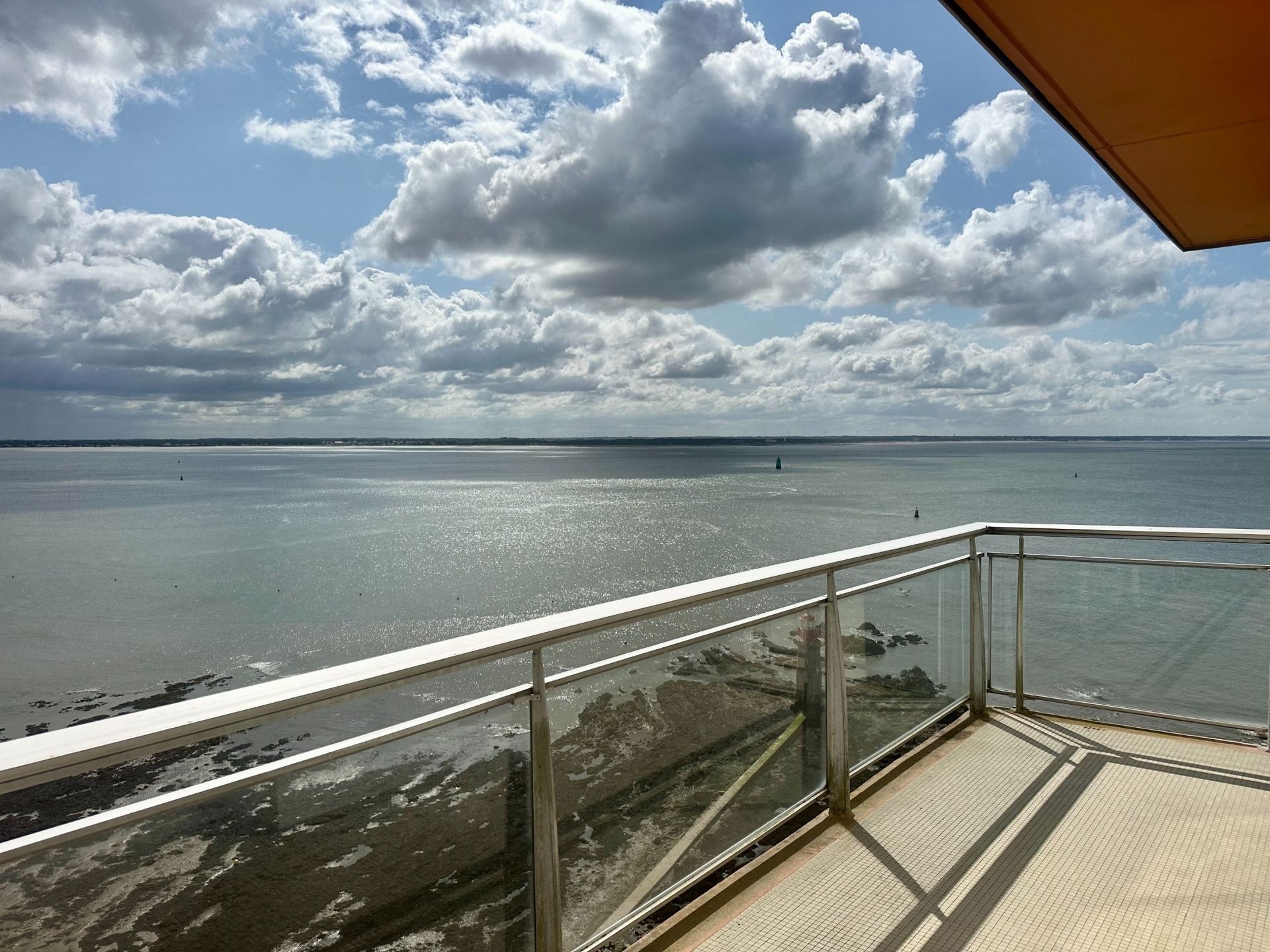 luxury apartment 4 Rooms for sale on ST NAZAIRE (44600)