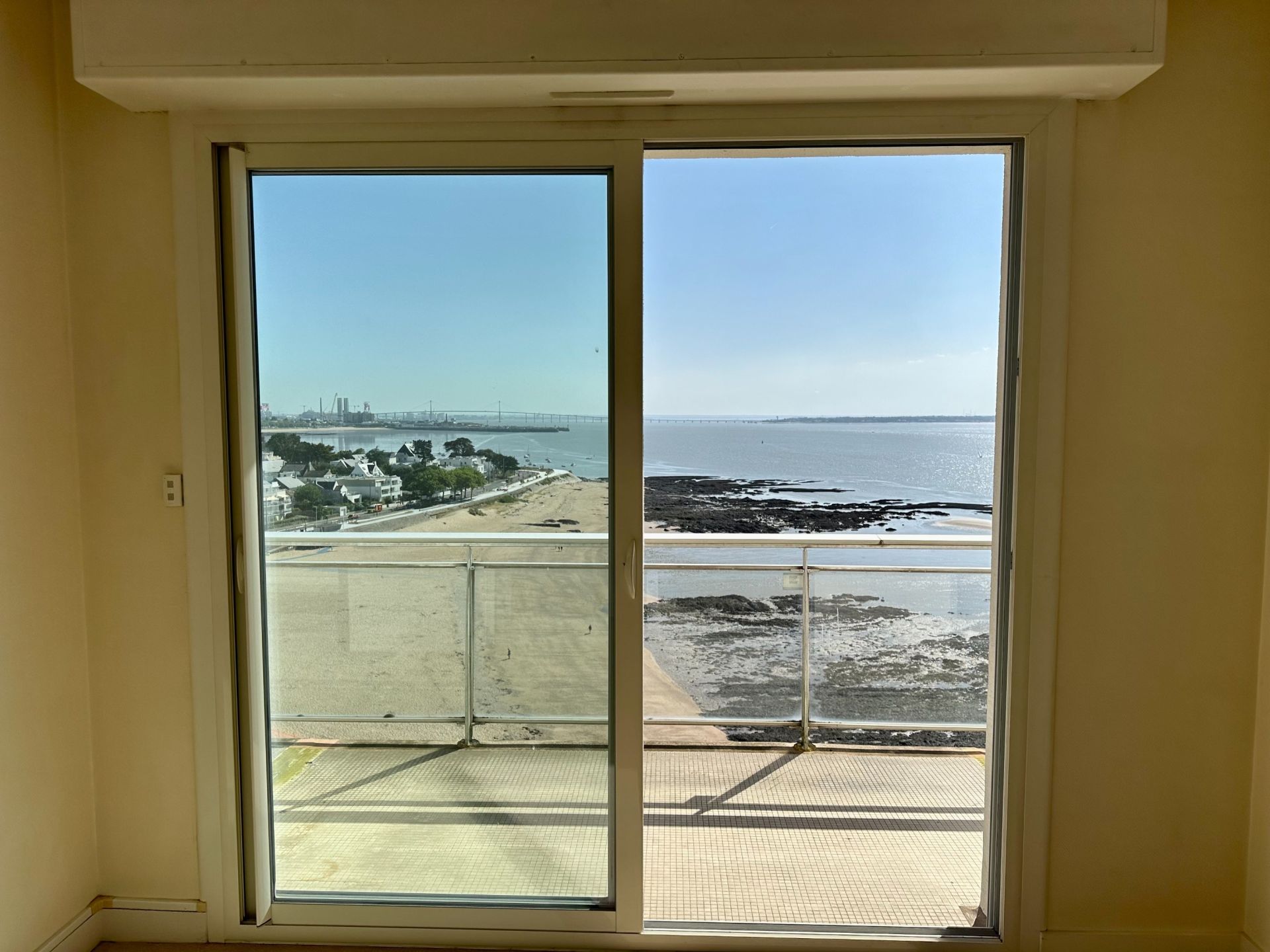 luxury apartment 4 Rooms for sale on ST NAZAIRE (44600)