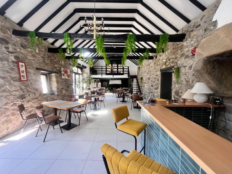 luxury house 20 Rooms for sale on PLOMODIERN (29550)