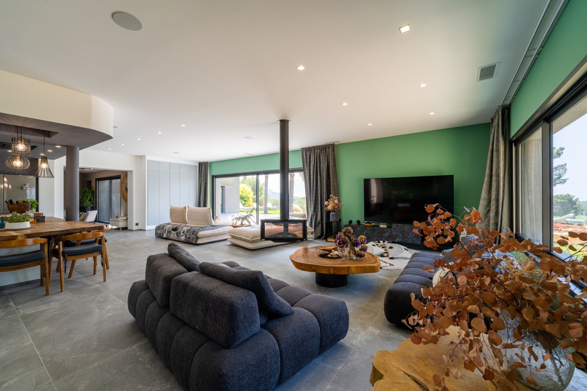 luxury house 8 Rooms for sale on SANARY SUR MER (83110)