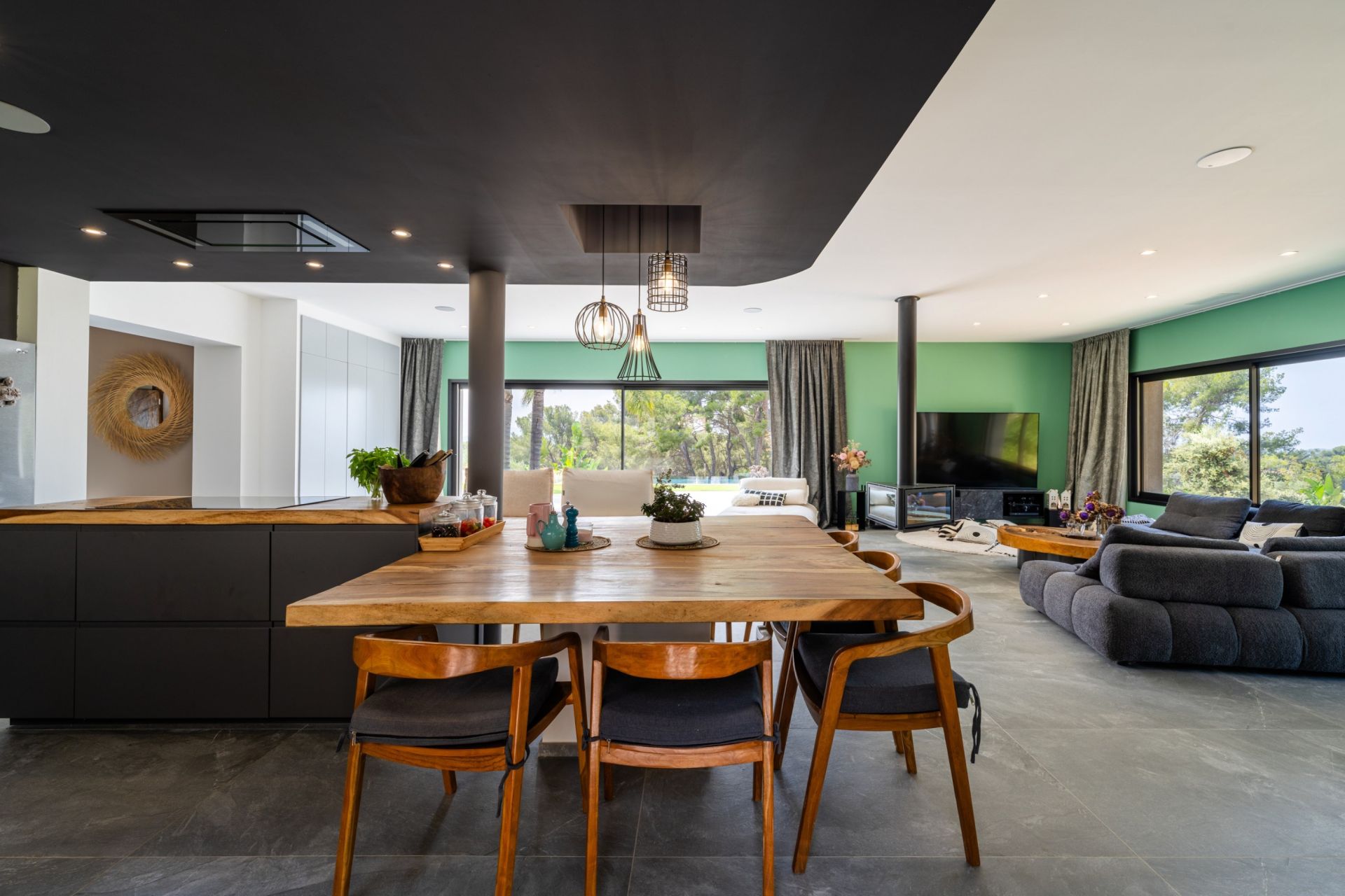 luxury house 8 Rooms for sale on SANARY SUR MER (83110)