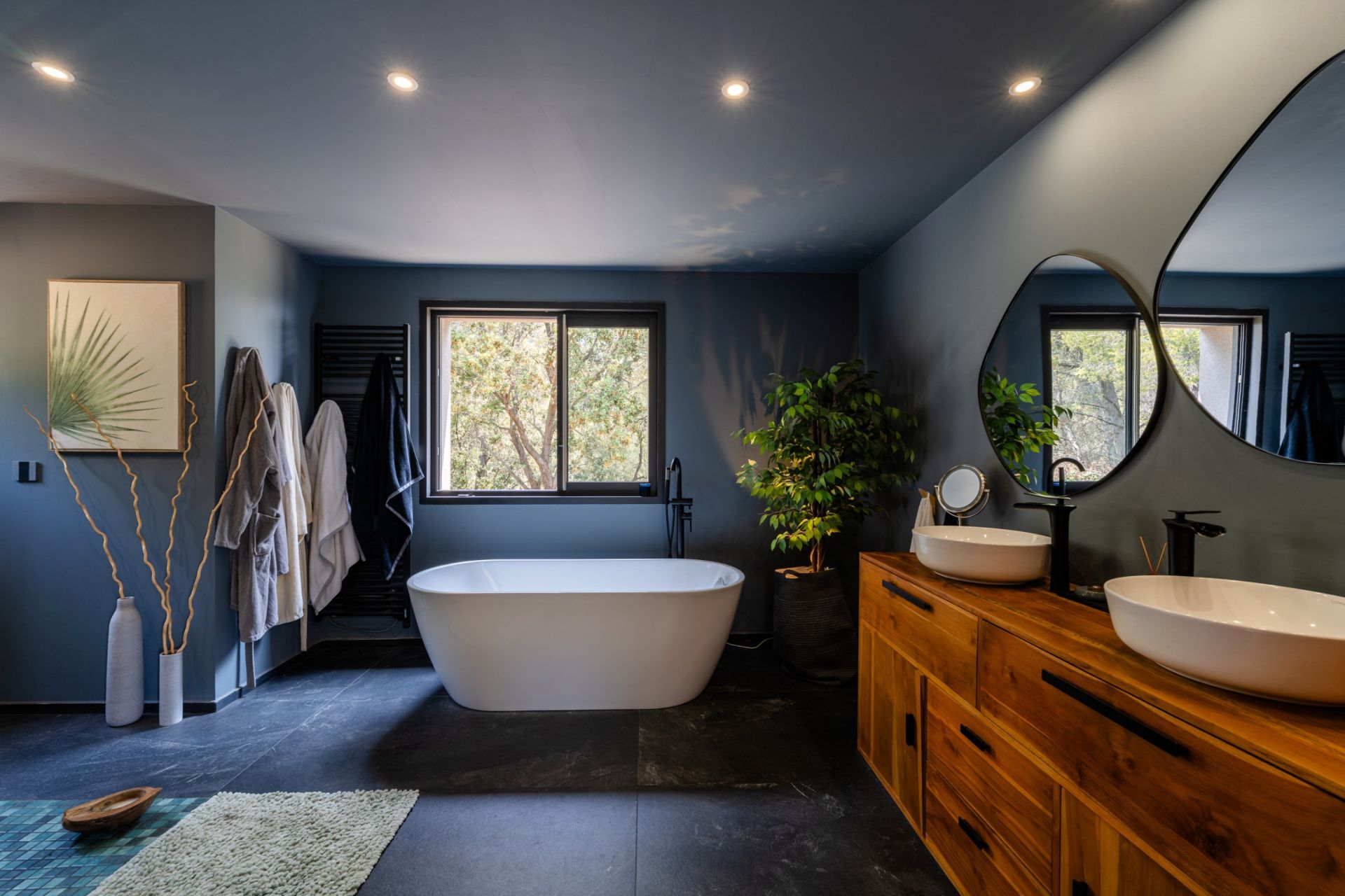 luxury house 8 Rooms for sale on SANARY SUR MER (83110)