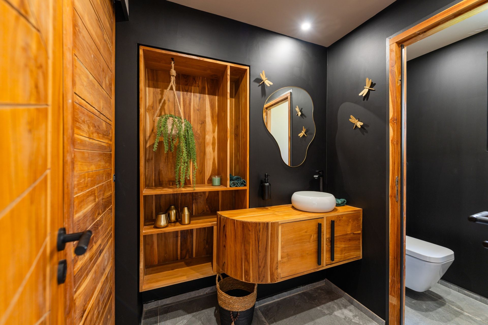 luxury house 8 Rooms for sale on SANARY SUR MER (83110)