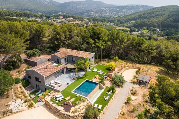 Sale Luxury house Sanary-sur-Mer 8 Rooms 341 m²