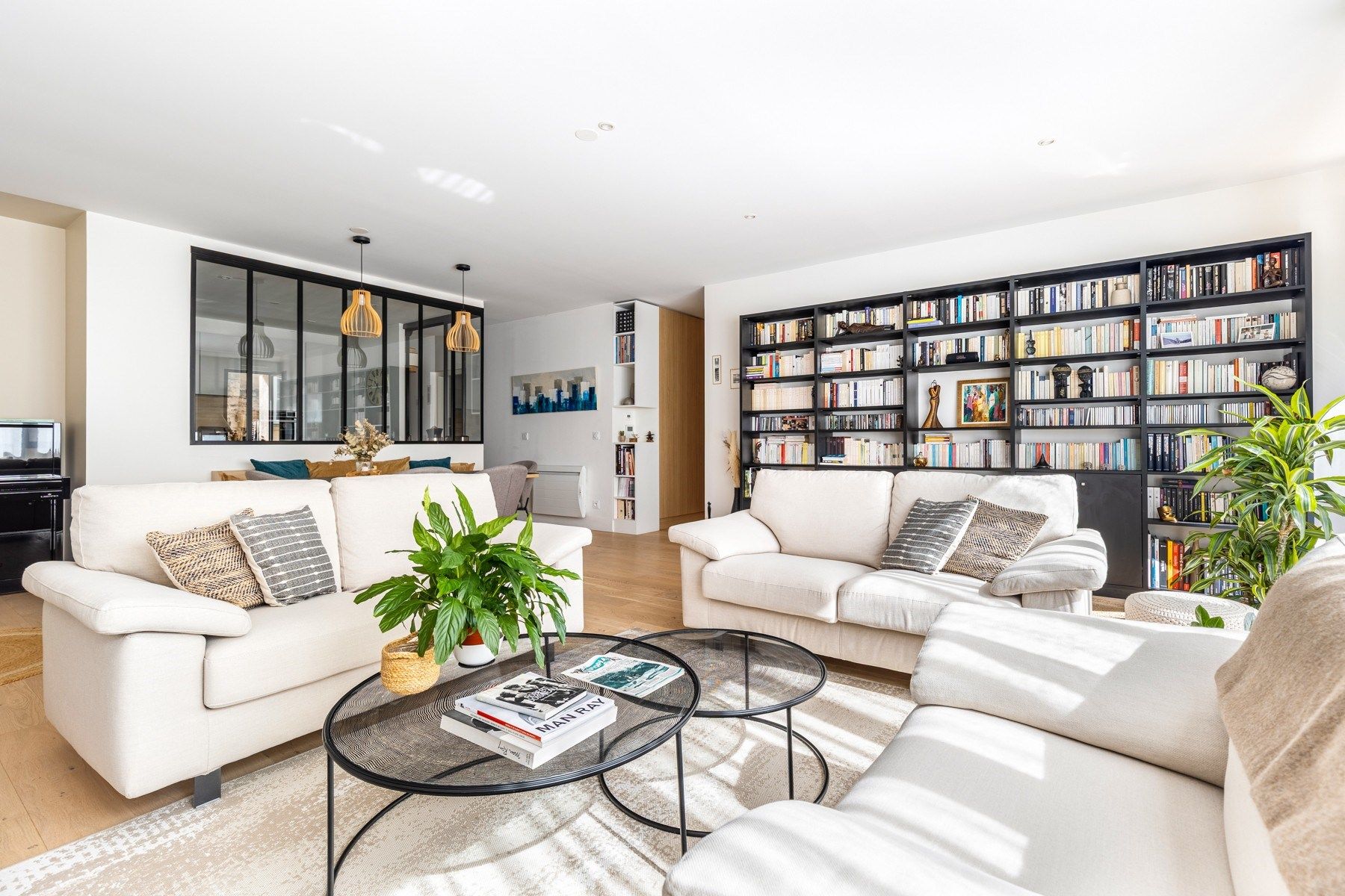 luxury apartment 3 Rooms for sale on BORDEAUX (33000)