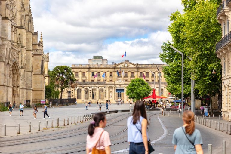 luxury apartment 3 Rooms for sale on BORDEAUX (33000)