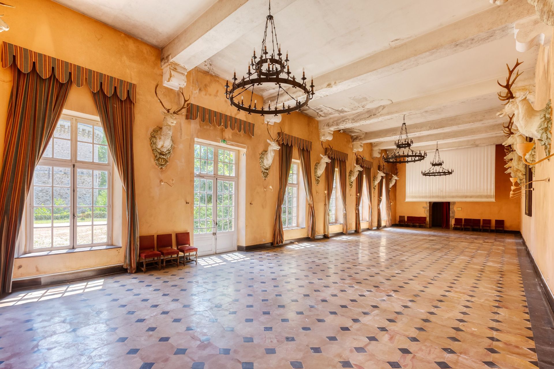 château 56 Pièces en vente sur AUNEAU (28700)