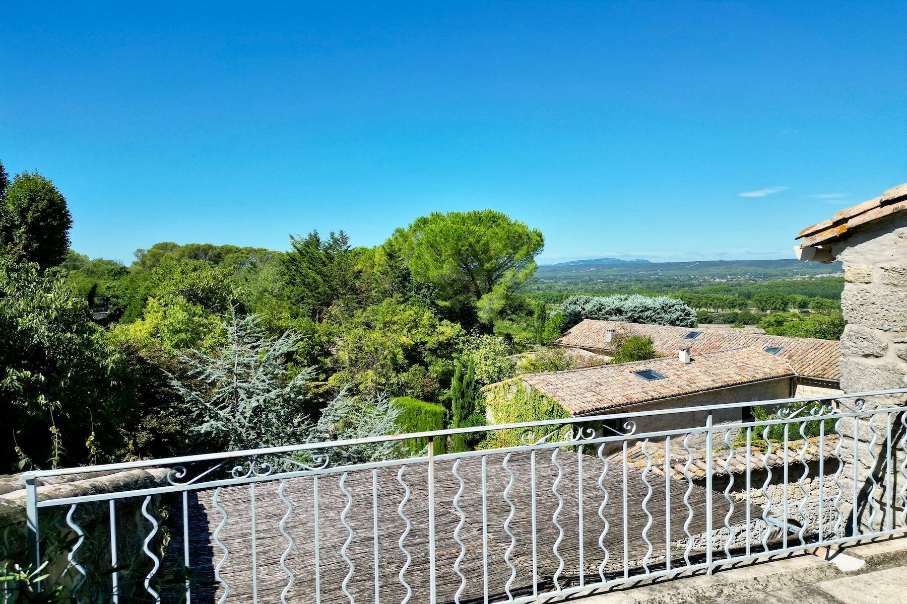 luxury house 9 Rooms for sale on UZES (30700)