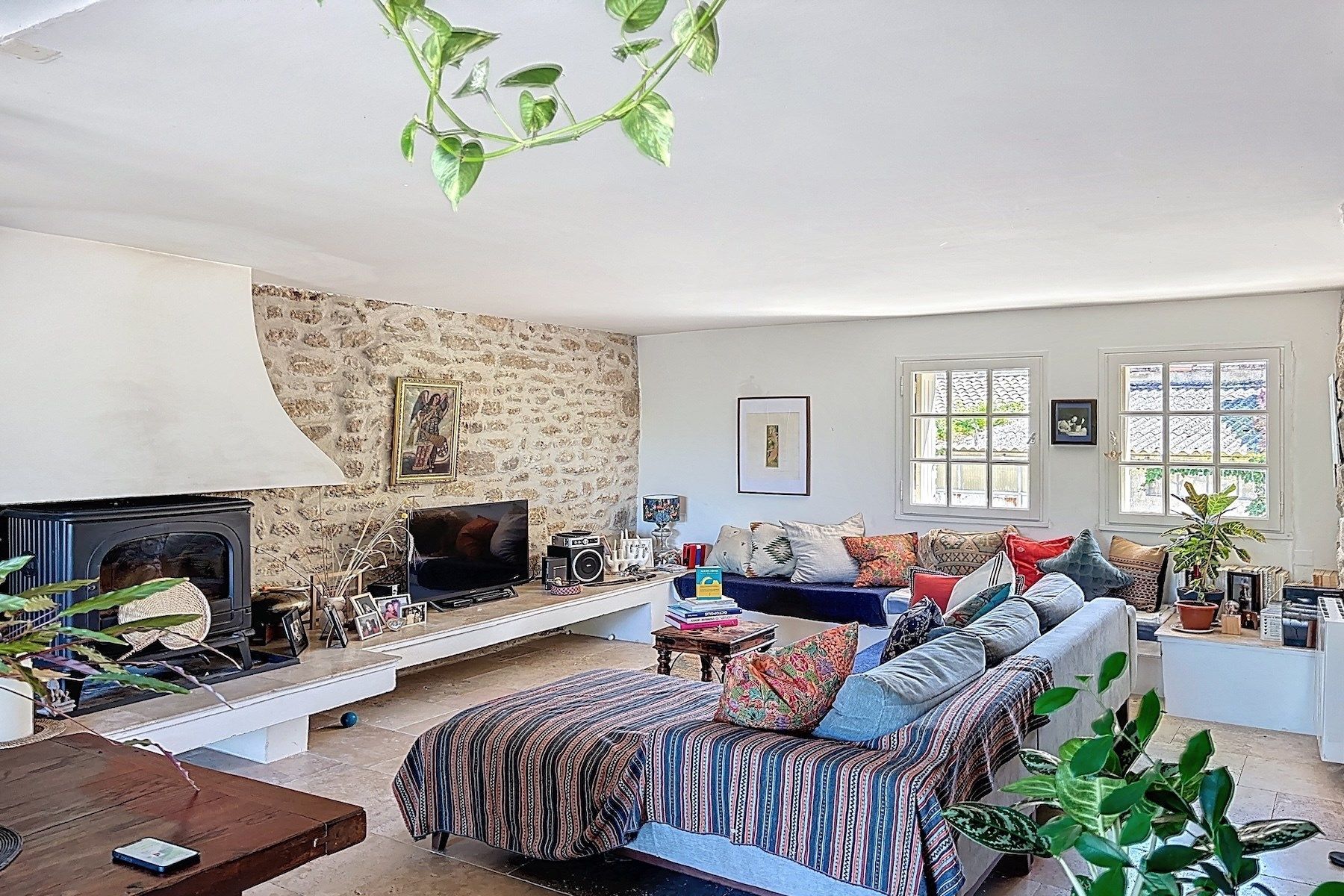 luxury house 9 Rooms for sale on UZES (30700)