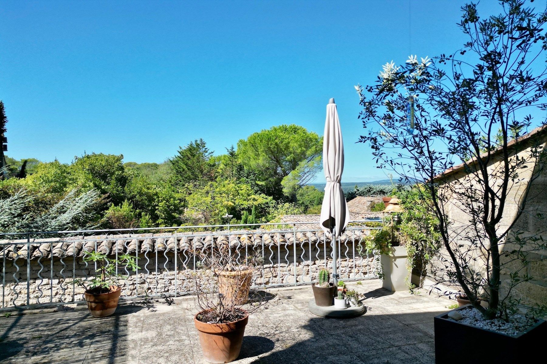 luxury house 9 Rooms for sale on UZES (30700)
