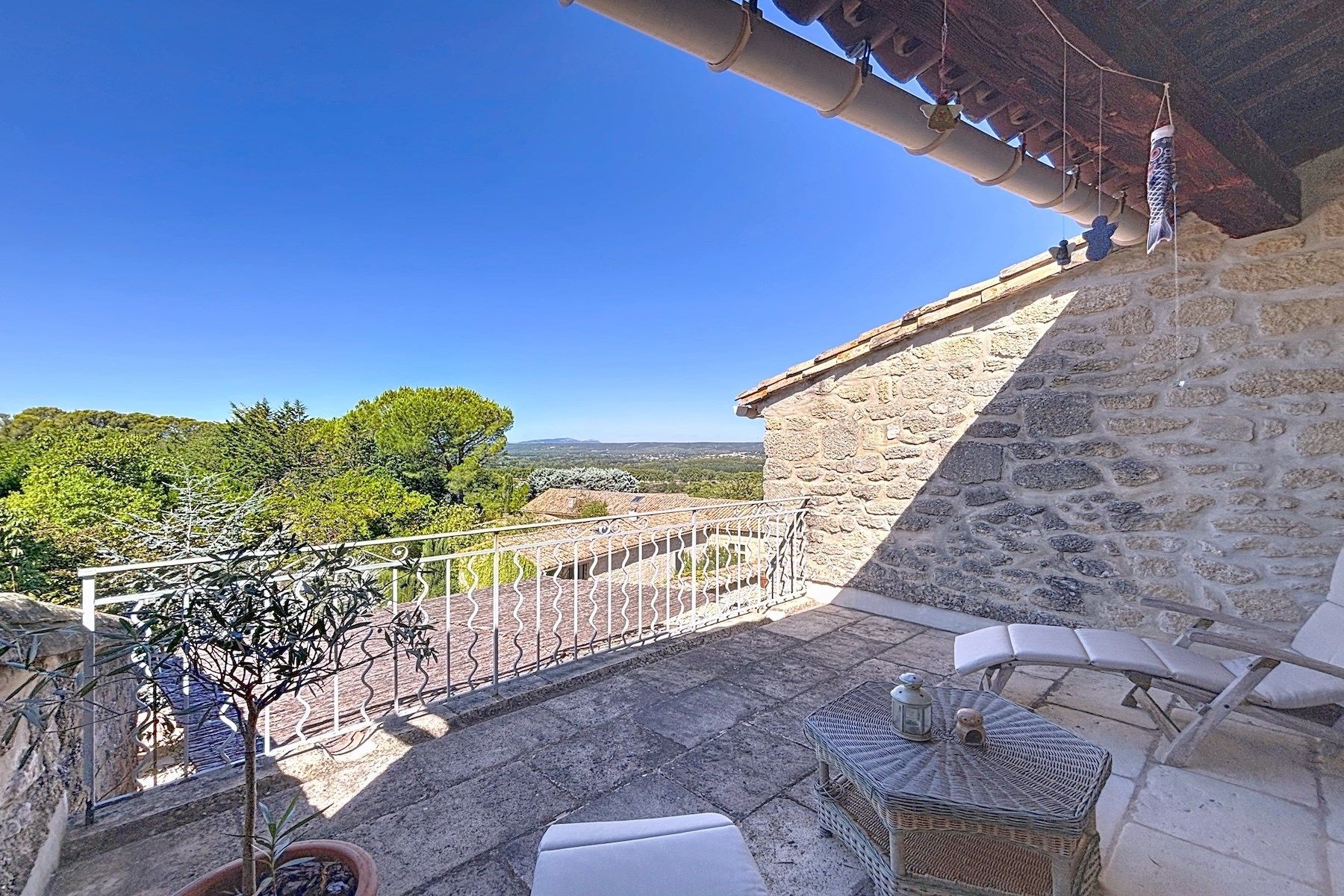 luxury house 9 Rooms for sale on UZES (30700)