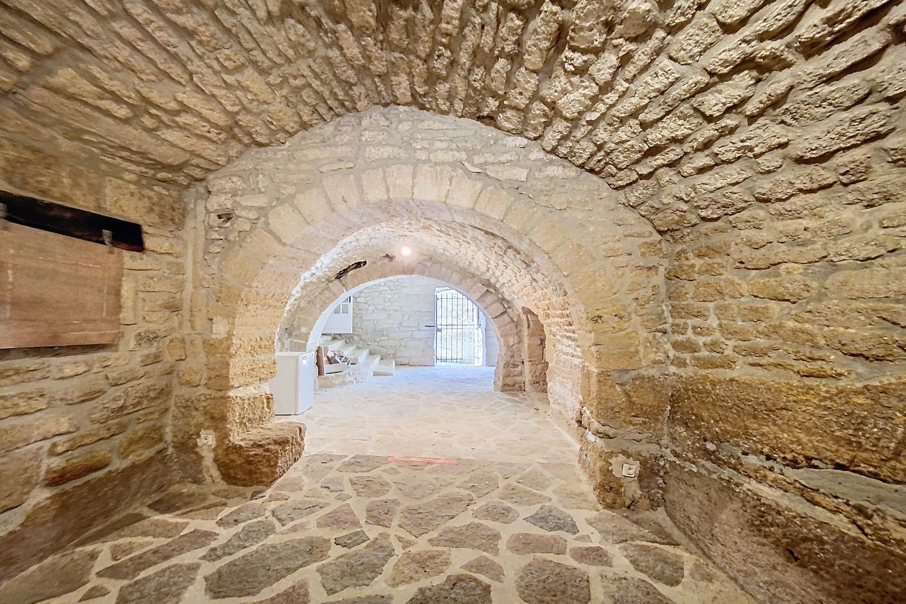 luxury house 9 Rooms for sale on UZES (30700)