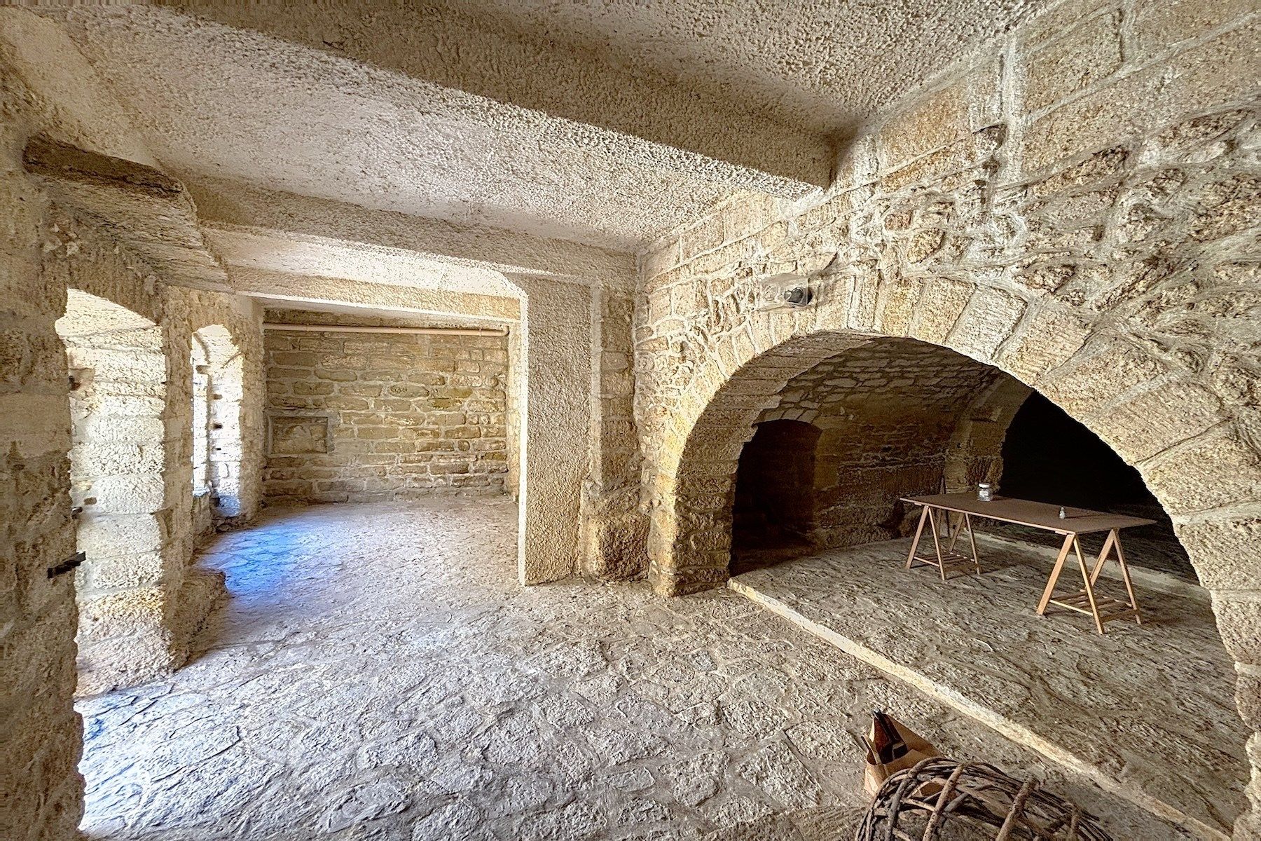 luxury house 9 Rooms for sale on UZES (30700)