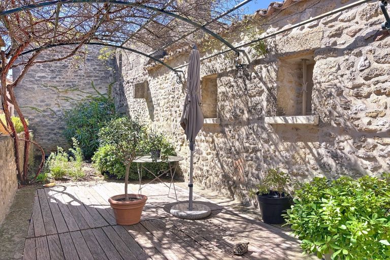 luxury house 9 Rooms for sale on UZES (30700)