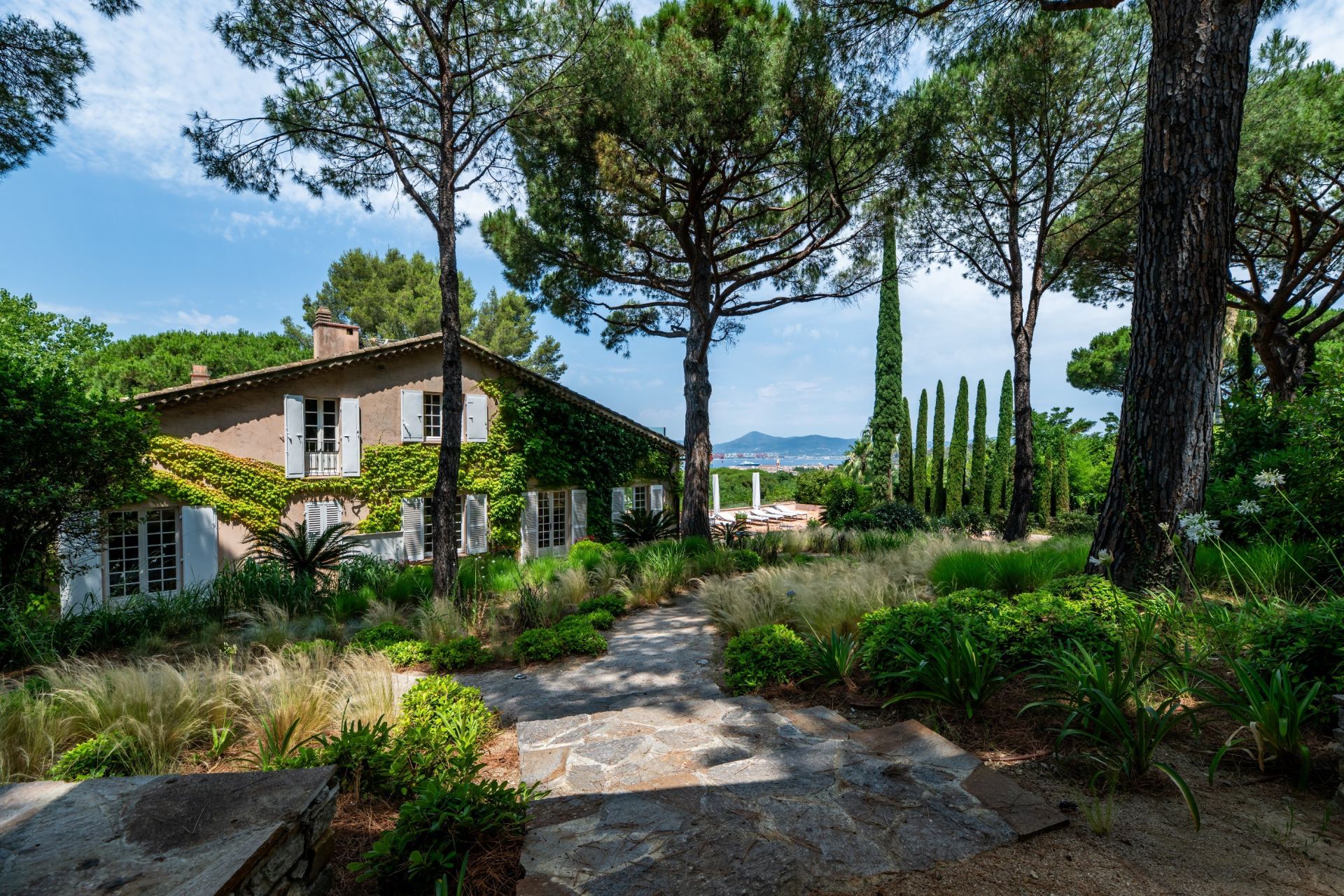 luxury provencale house 11 Rooms for sale on ST TROPEZ (83990)