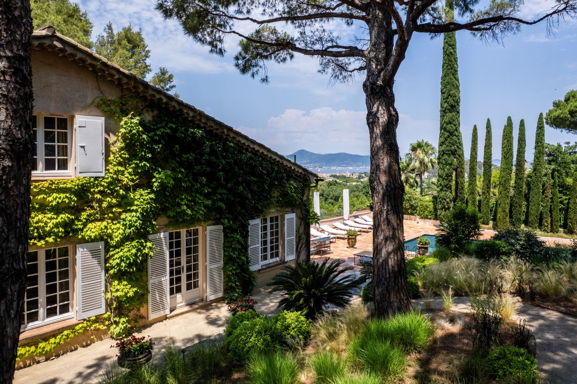 luxury provencale house 11 Rooms for sale on ST TROPEZ (83990)