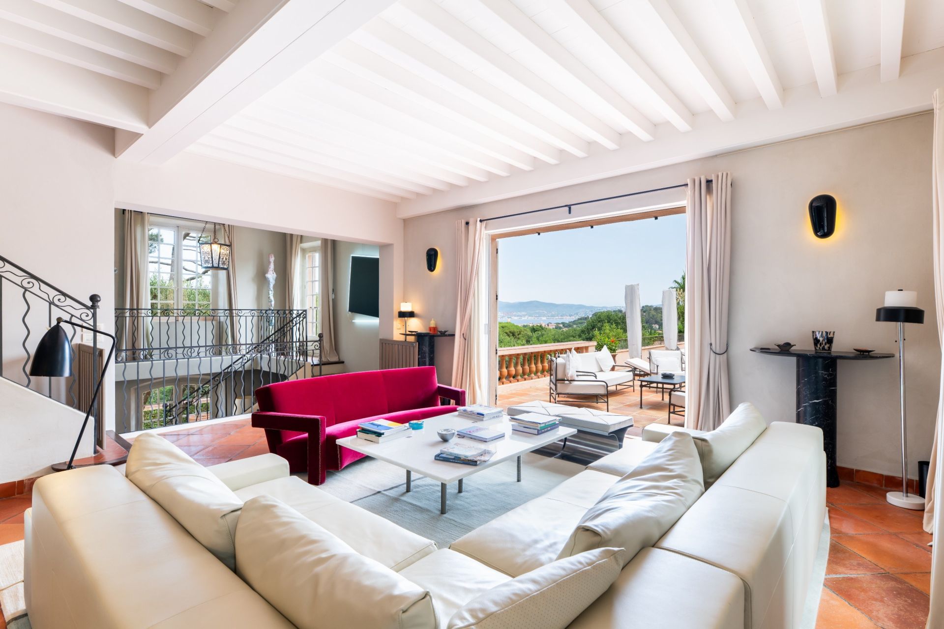 luxury provencale house 11 Rooms for sale on ST TROPEZ (83990)
