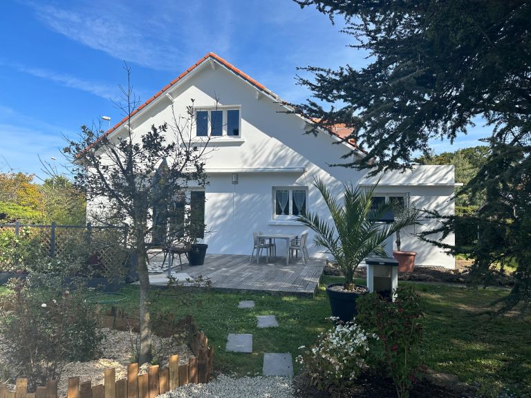 luxury house 6 Rooms for sale on PORNIC (44210)