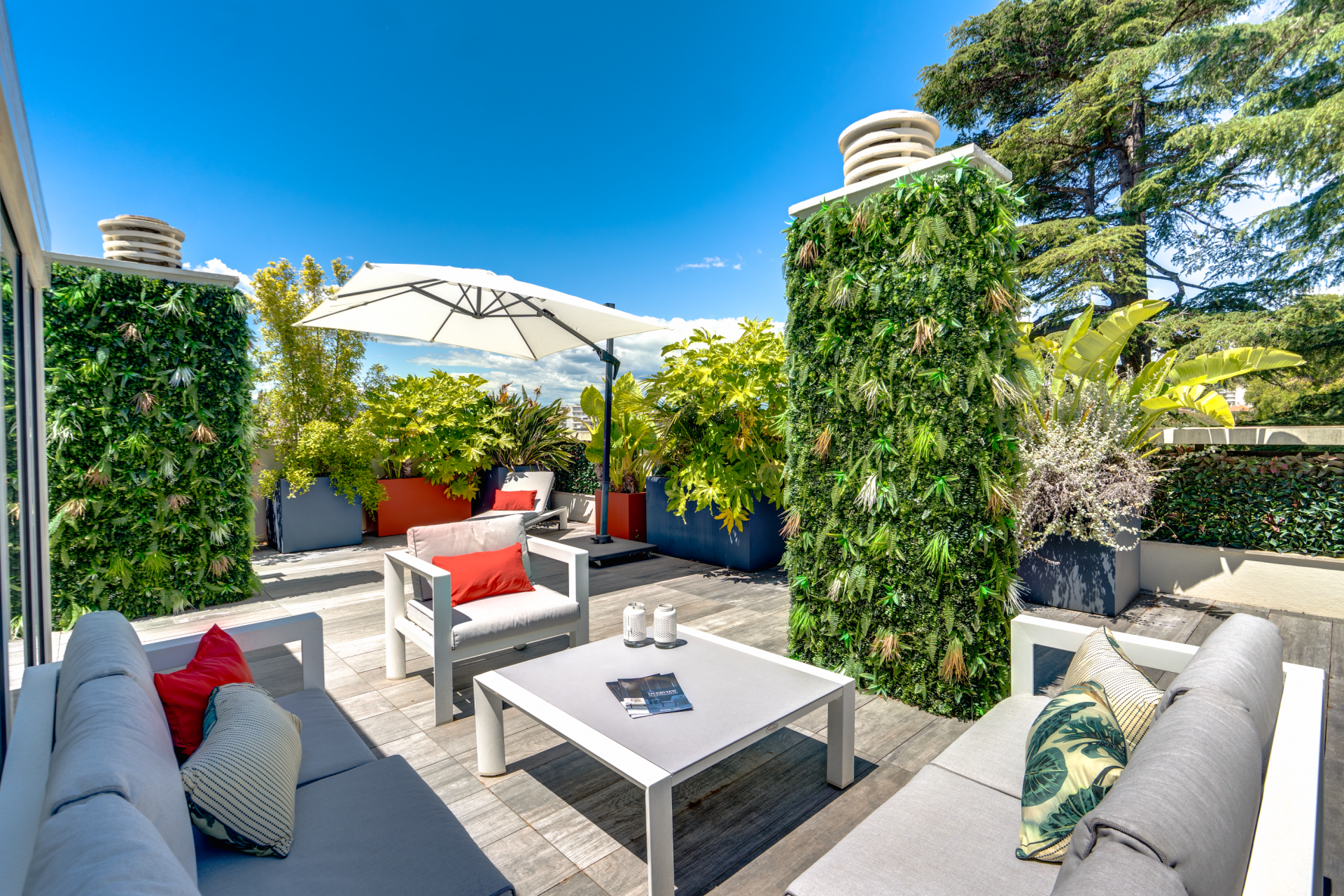 penthouse 4 Rooms for sale on CANNES (06400)