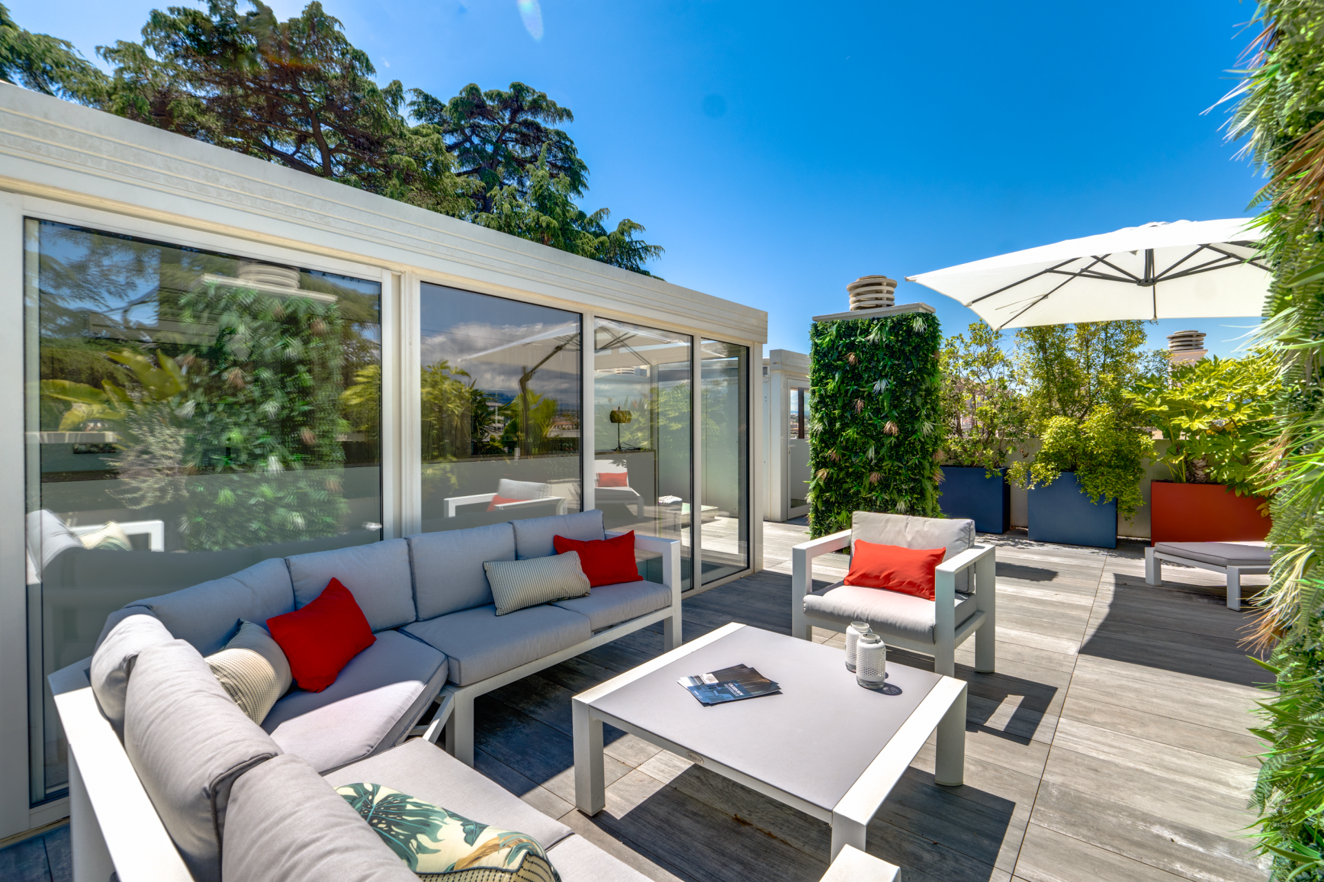 penthouse 4 Rooms for sale on CANNES (06400)