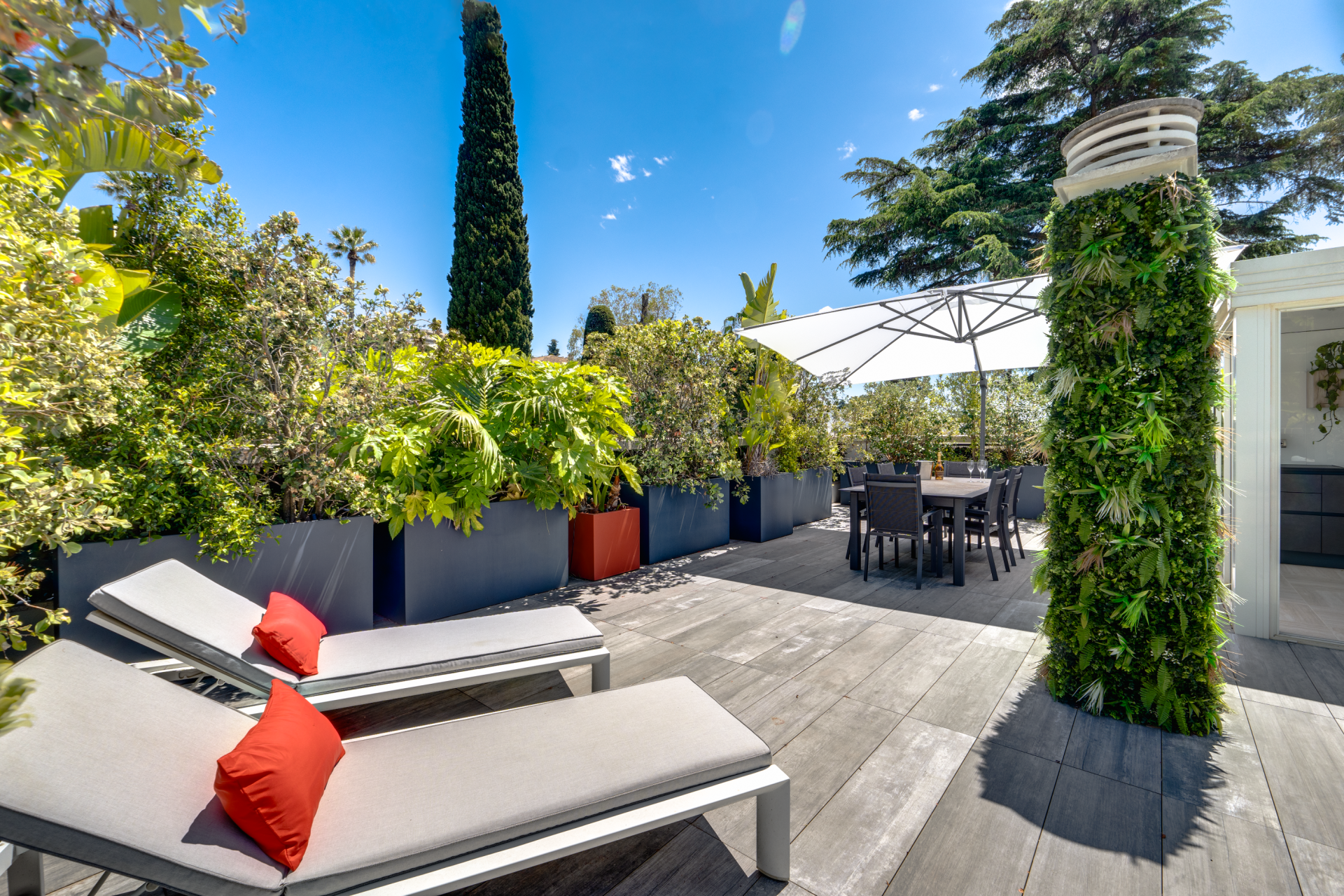 penthouse 4 Rooms for sale on CANNES (06400)