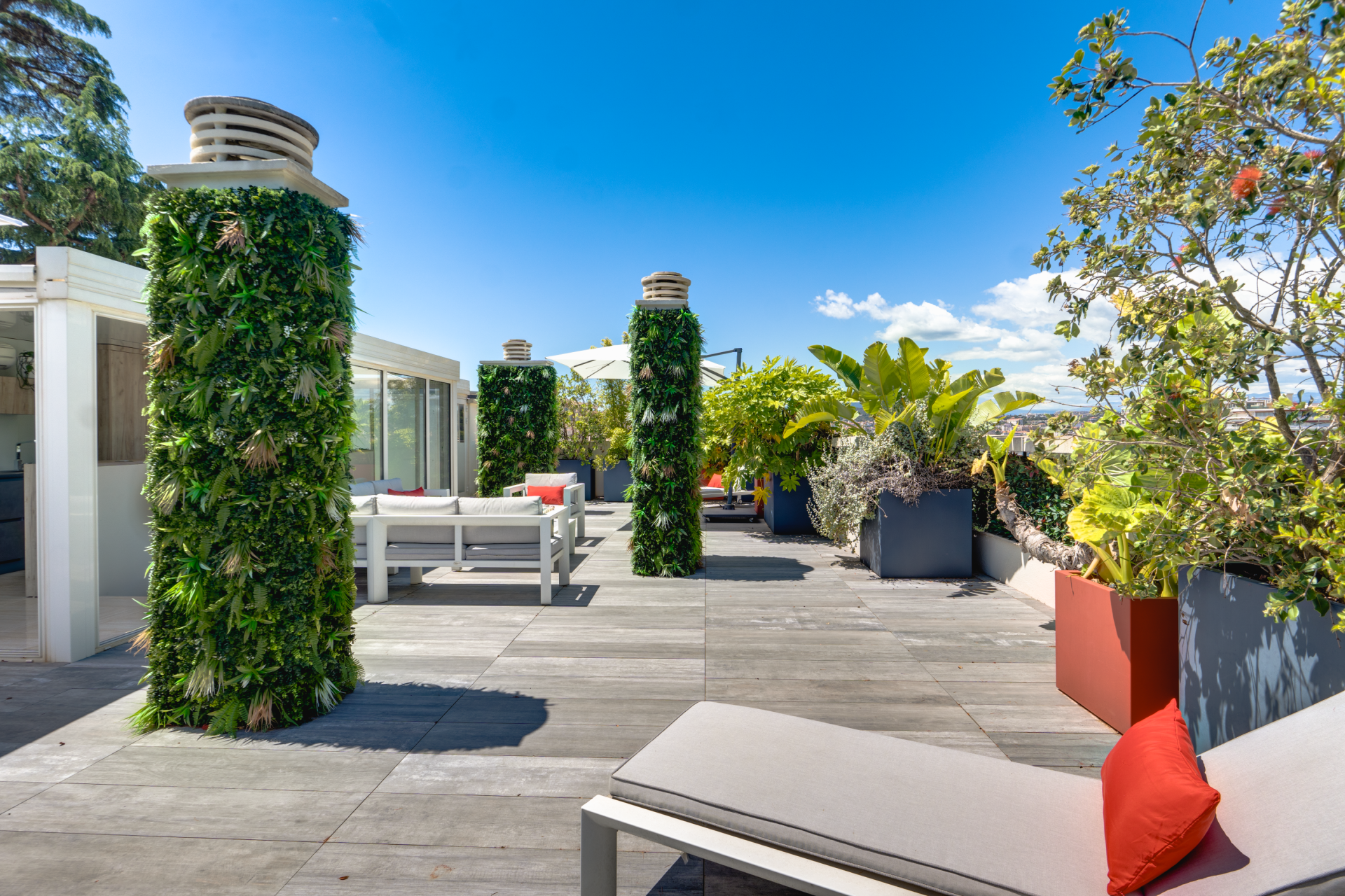 penthouse 4 Rooms for sale on CANNES (06400)