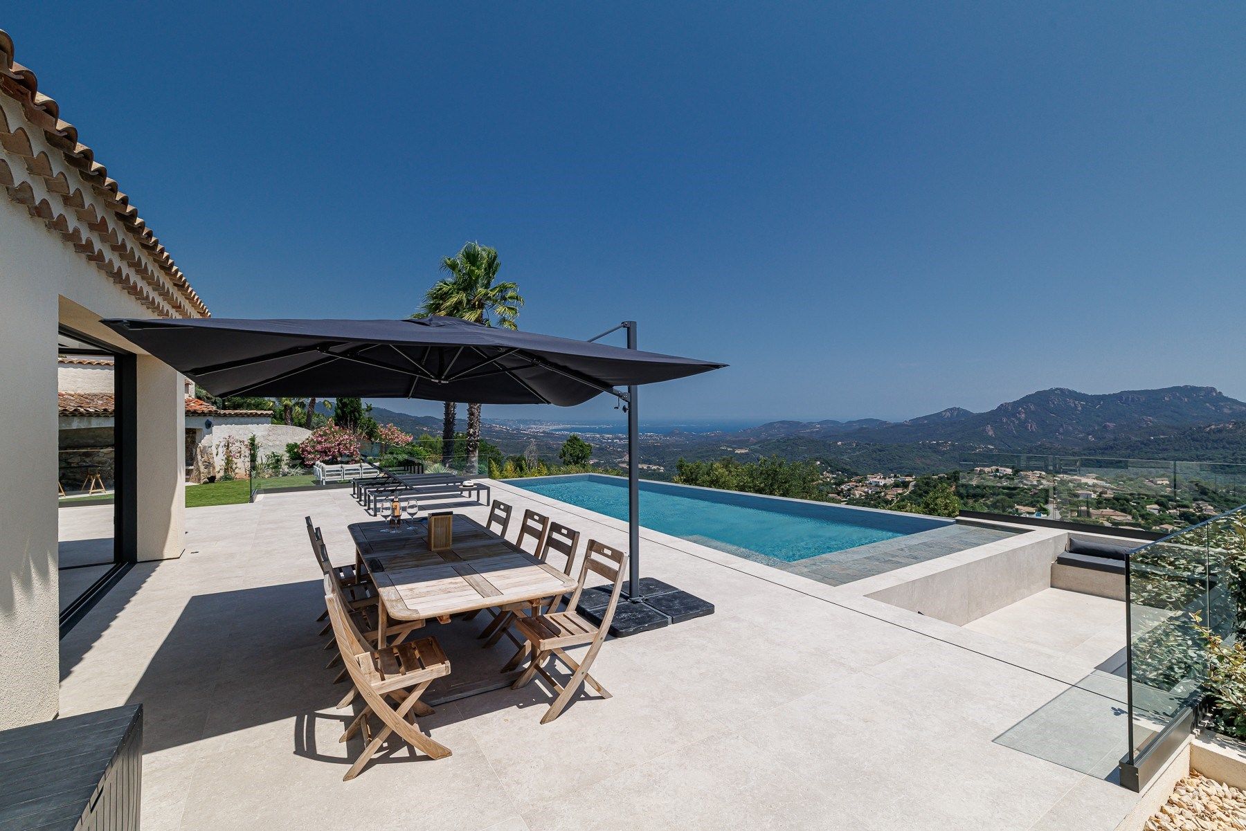 maison contemporaine 10 Pièces en vente sur LES ADRETS DE L ESTEREL (83600)