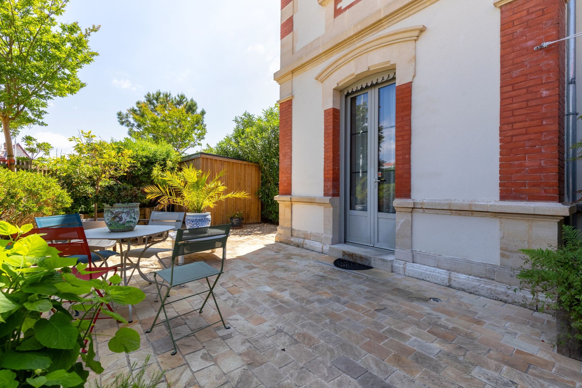 luxury house 6 Rooms for sale on ARCACHON (33120)