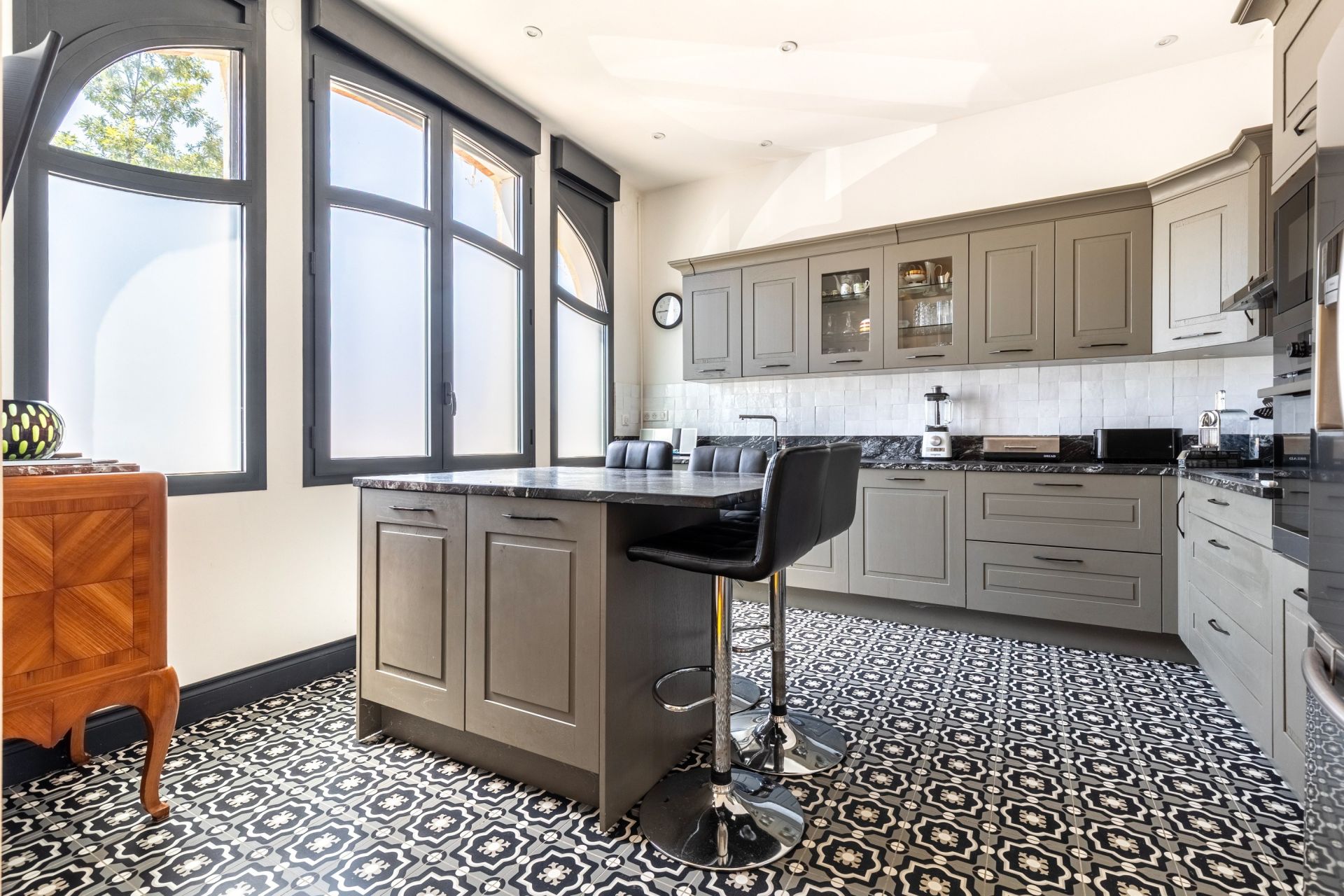 luxury house 6 Rooms for sale on ARCACHON (33120)
