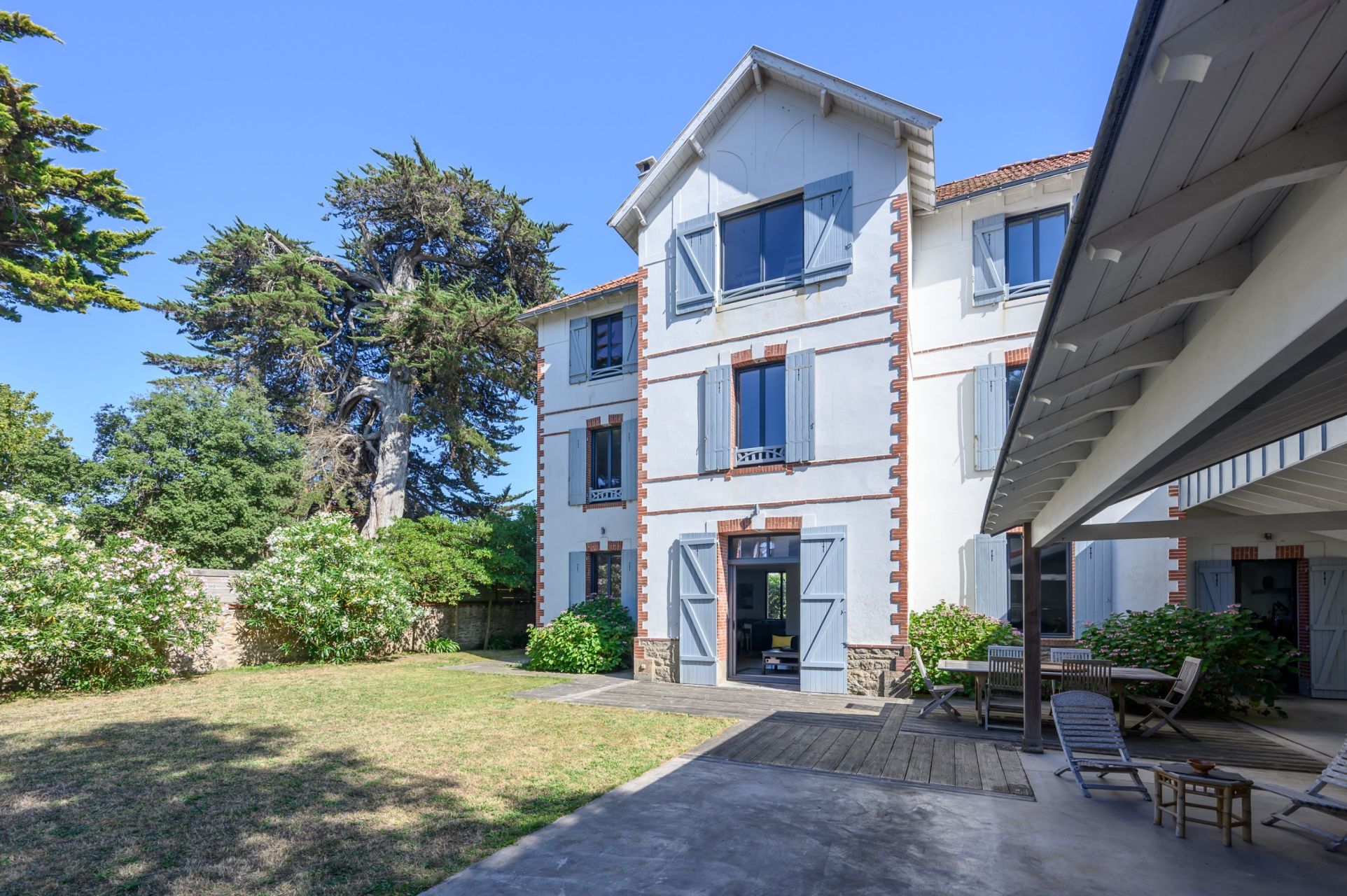 luxury house 9 Rooms for sale on PORNICHET (44380)