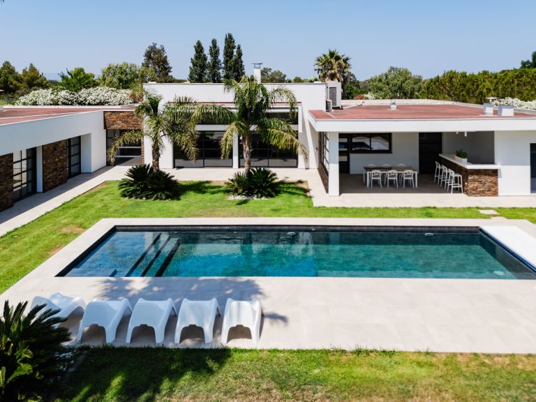 luxury house 10 Rooms for sale on PERPIGNAN (66000)