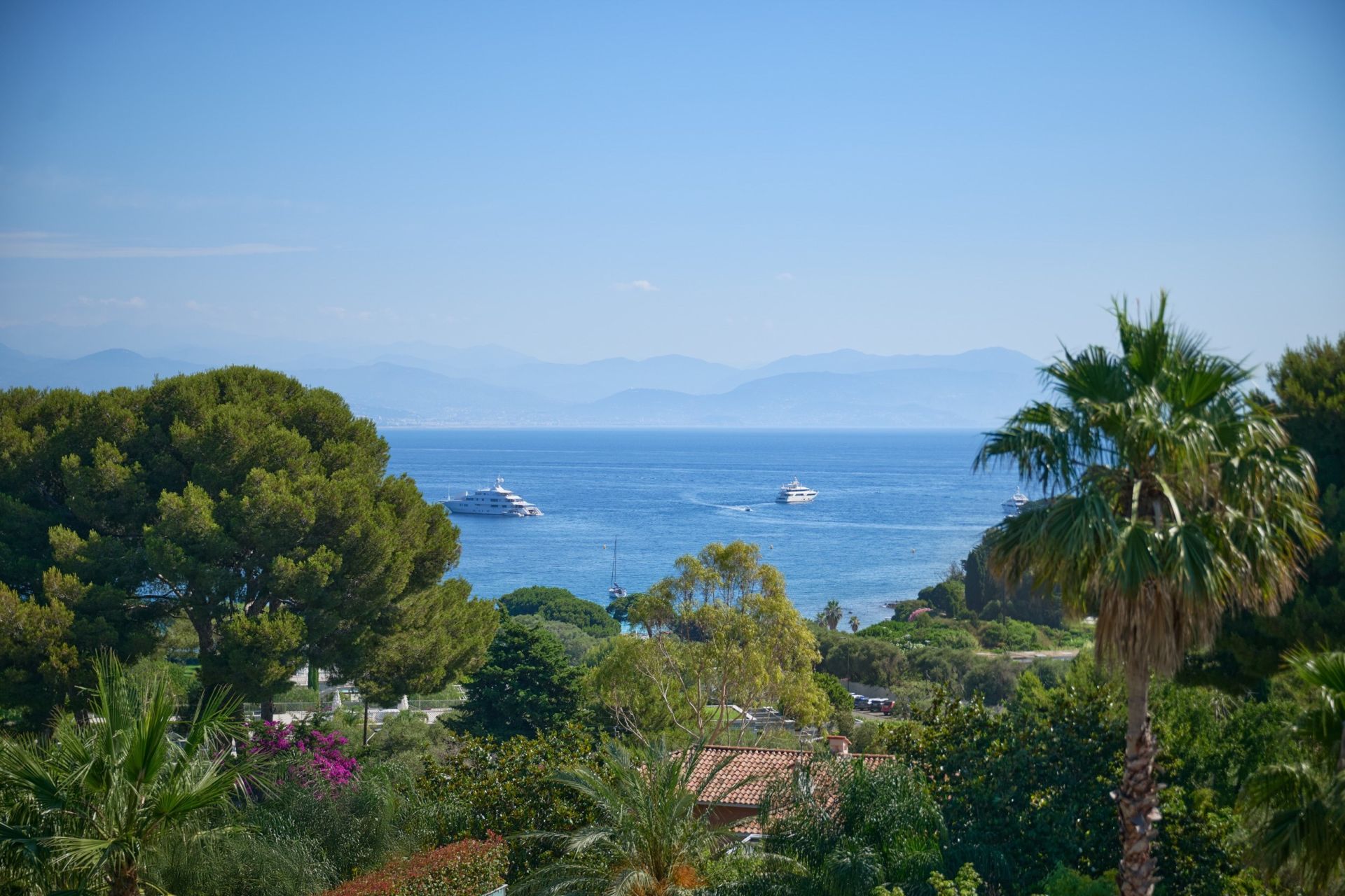 mansion (hôtel particulier) 11 Rooms for sale on CAP D ANTIBES (06160)