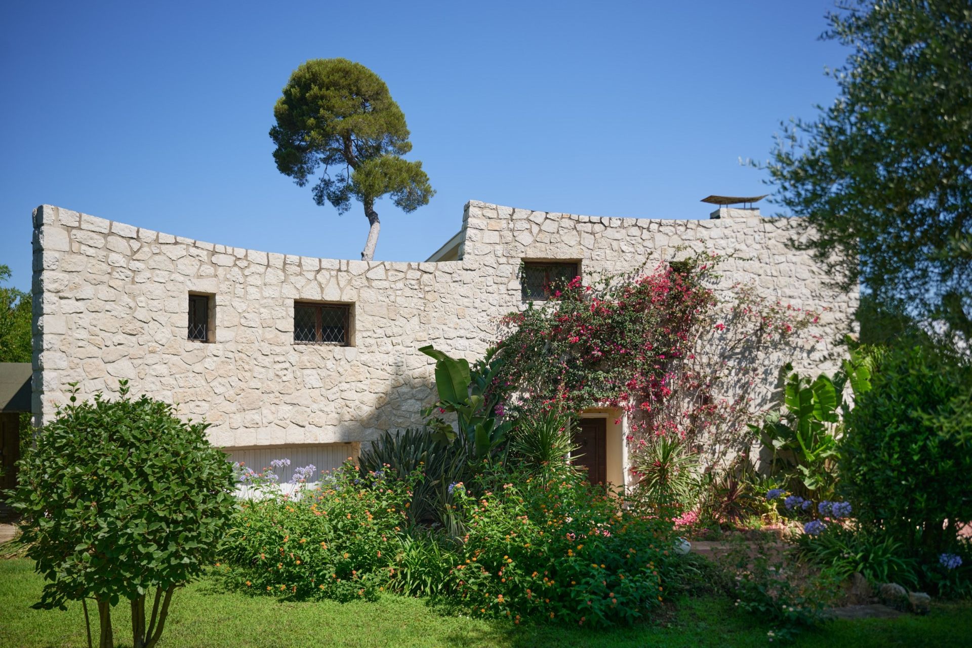 mansion (hôtel particulier) 11 Rooms for sale on CAP D ANTIBES (06160)