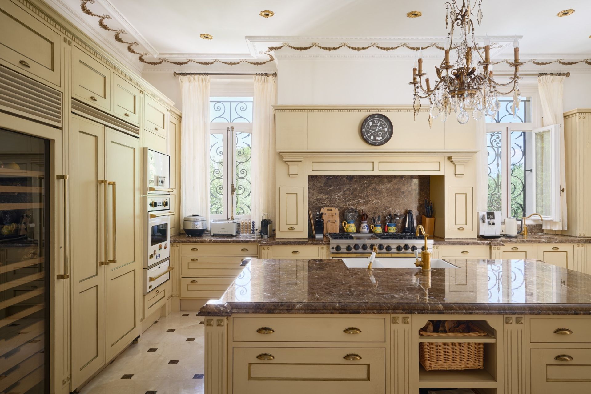 mansion (hôtel particulier) 11 Rooms for sale on CAP D ANTIBES (06160)