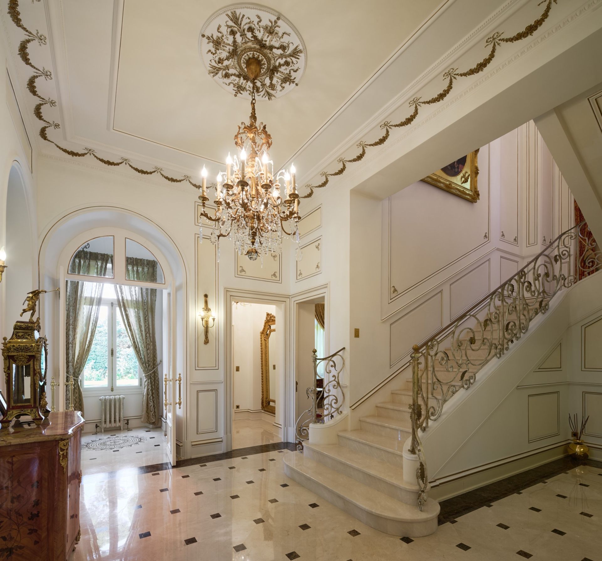 mansion (hôtel particulier) 11 Rooms for sale on CAP D ANTIBES (06160)