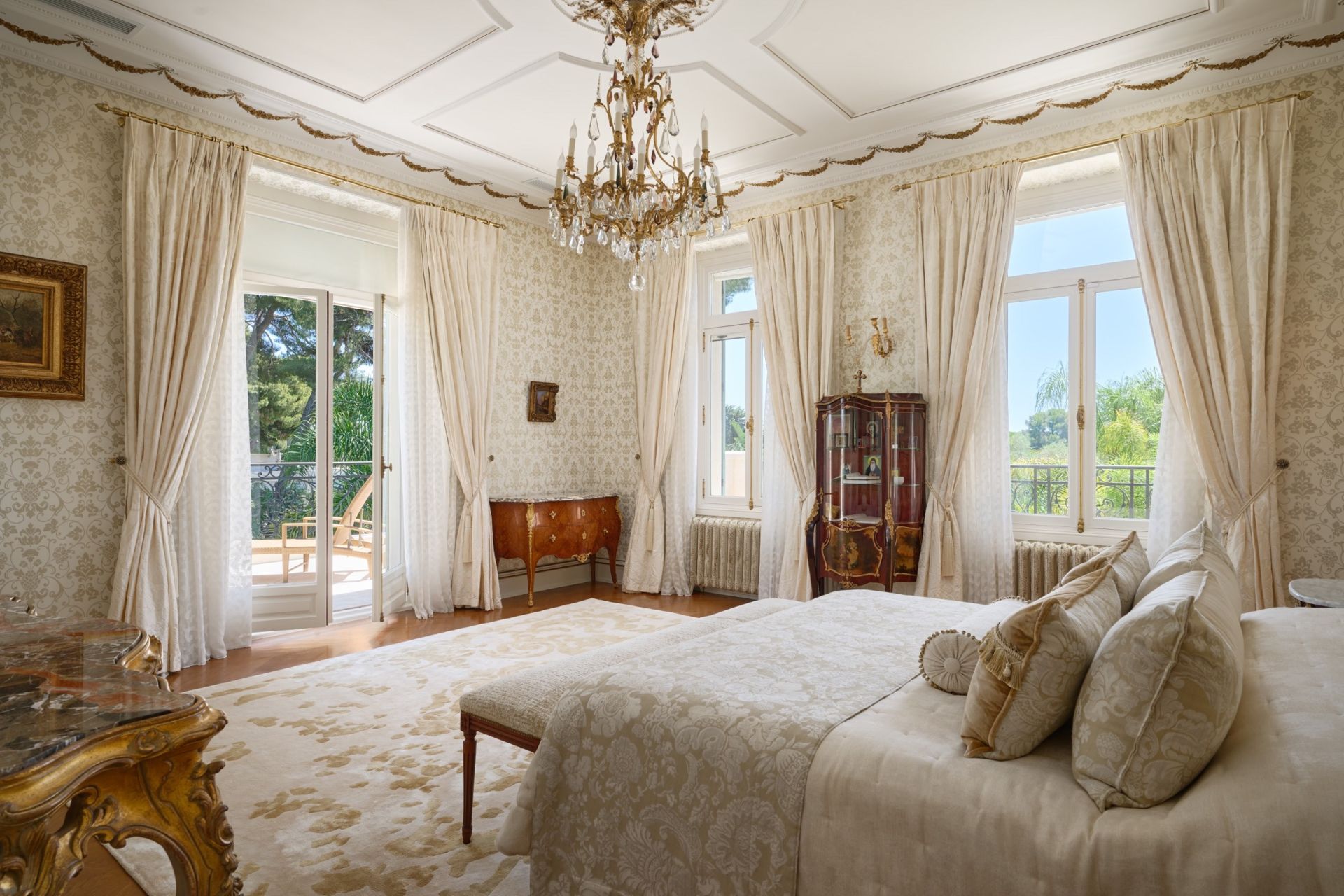 mansion (hôtel particulier) 11 Rooms for sale on CAP D ANTIBES (06160)