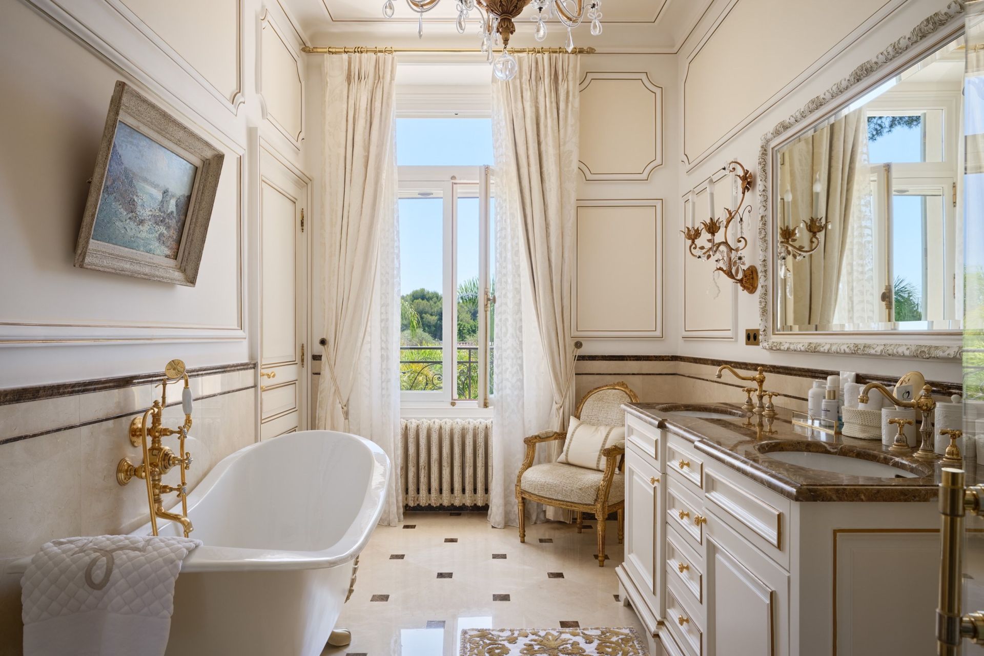 mansion (hôtel particulier) 11 Rooms for sale on CAP D ANTIBES (06160)