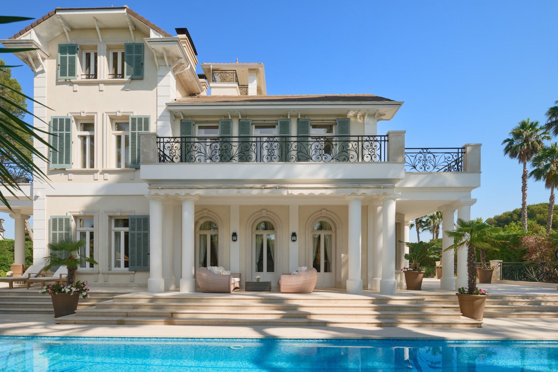 mansion (hôtel particulier) 11 Rooms for sale on CAP D ANTIBES (06160)
